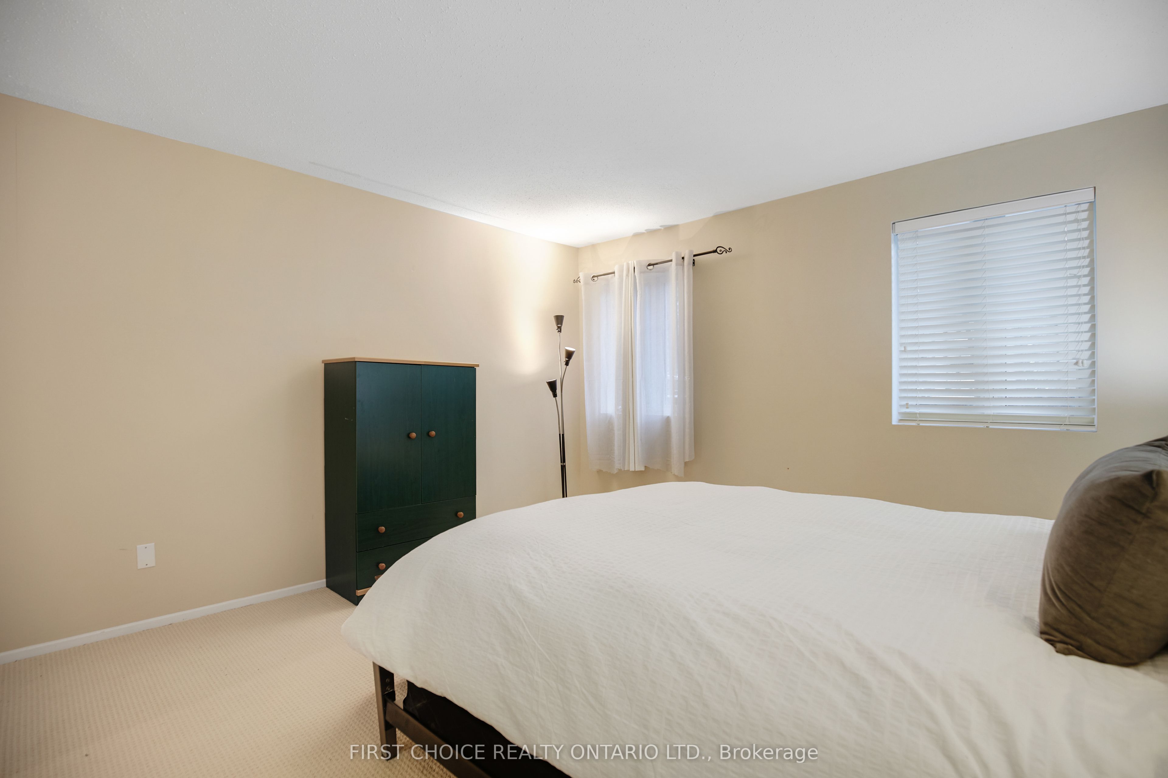 33 Crispin Private Property Photo 28