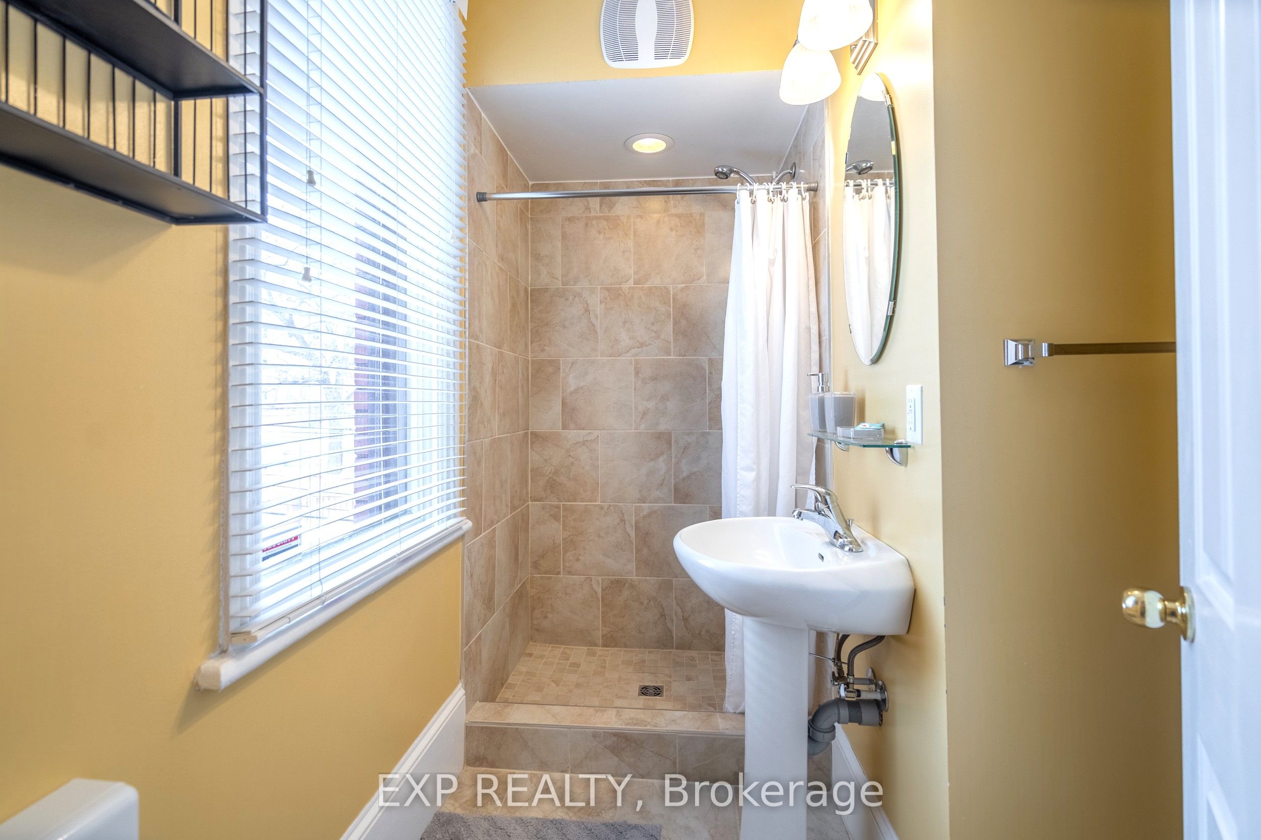 431 Gilmour Street Property Photo 33