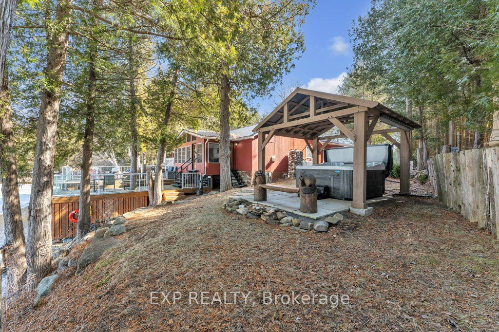 19 Willow Lane Property Photo 7