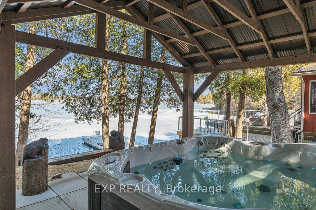 19 Willow Lane Property Photo 8