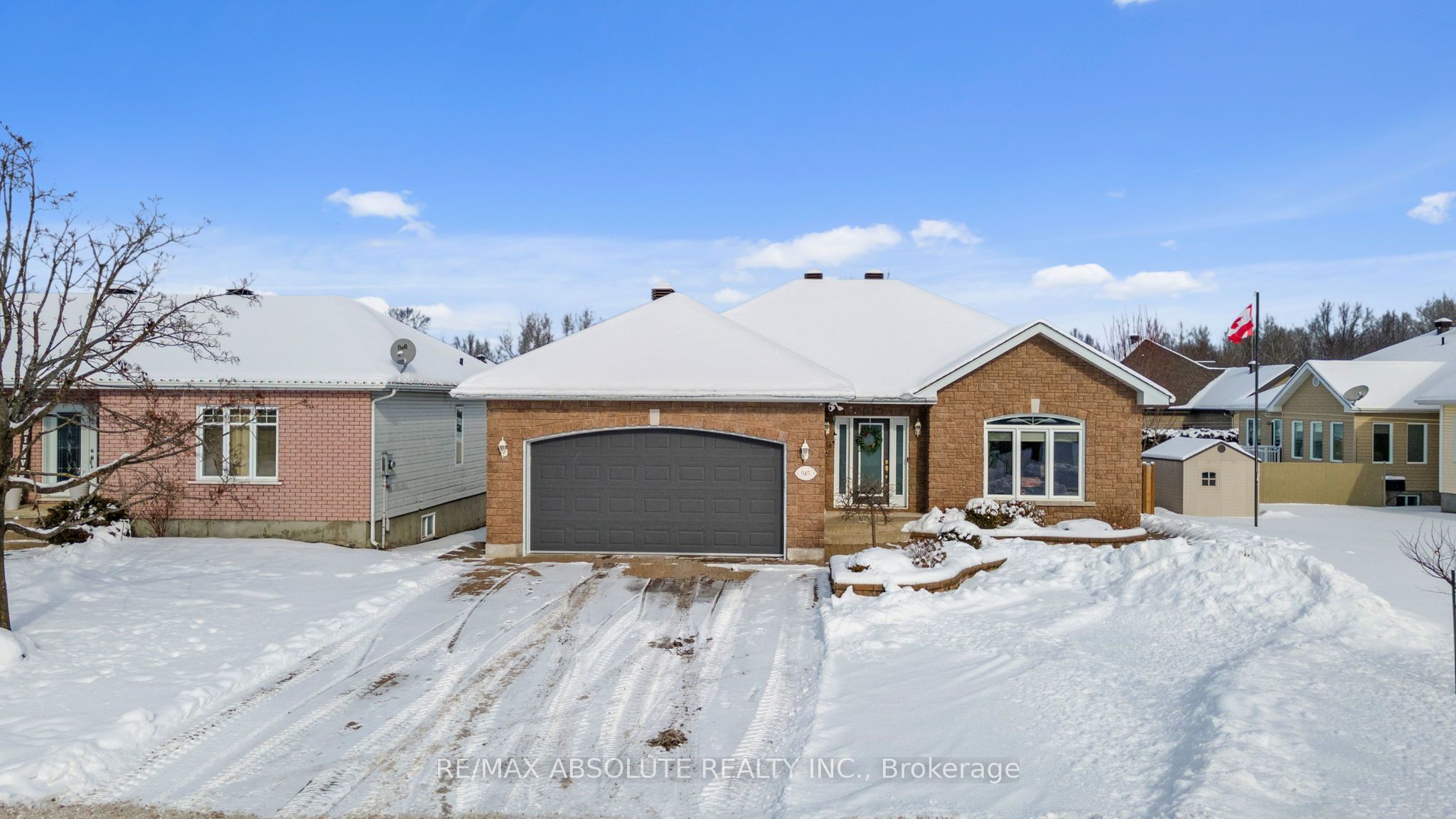 945 Royal Avenue Property Photo