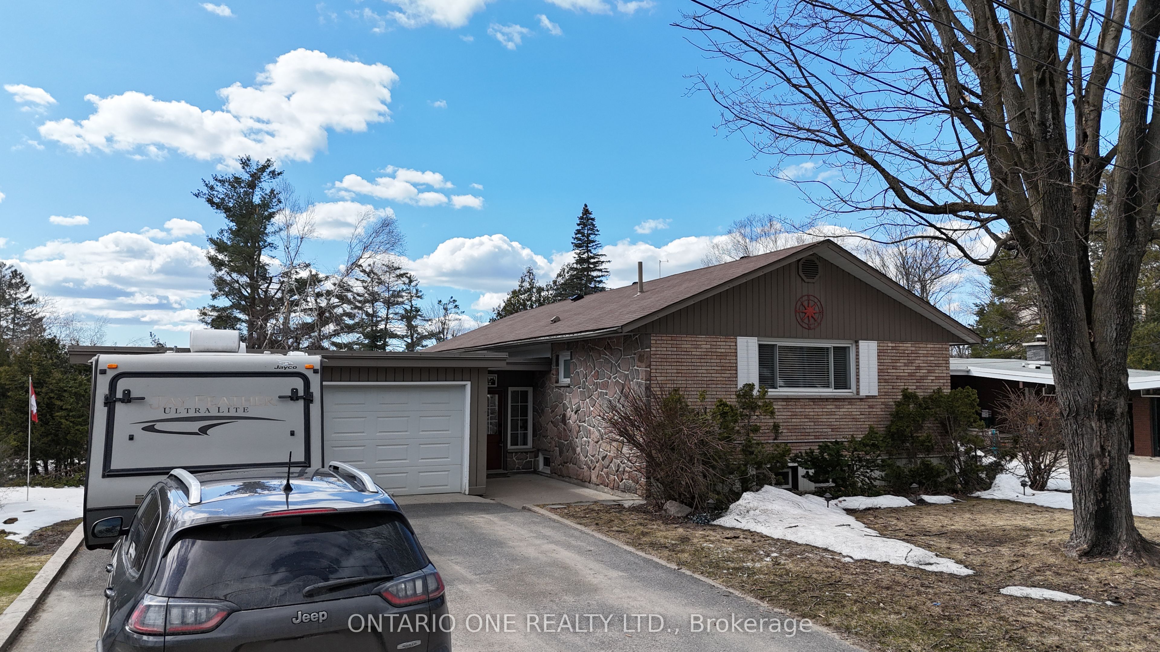355 Greavette Street Property Photo