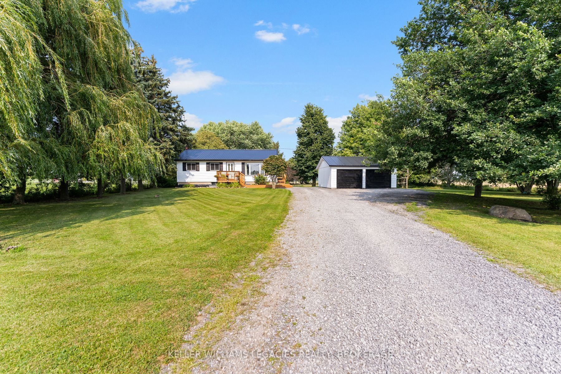 912 8th Line Road Property Photo 1