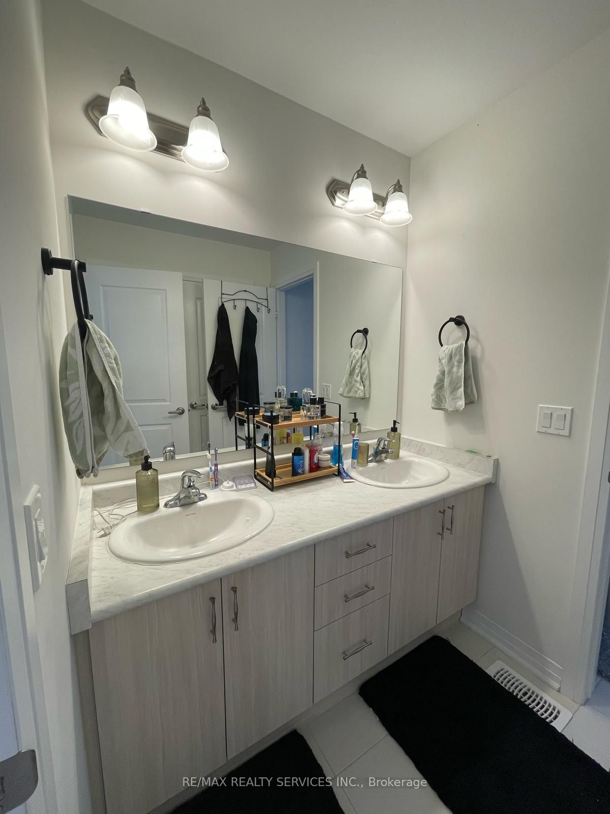 200 Leslie Davis Street Property Photo 16