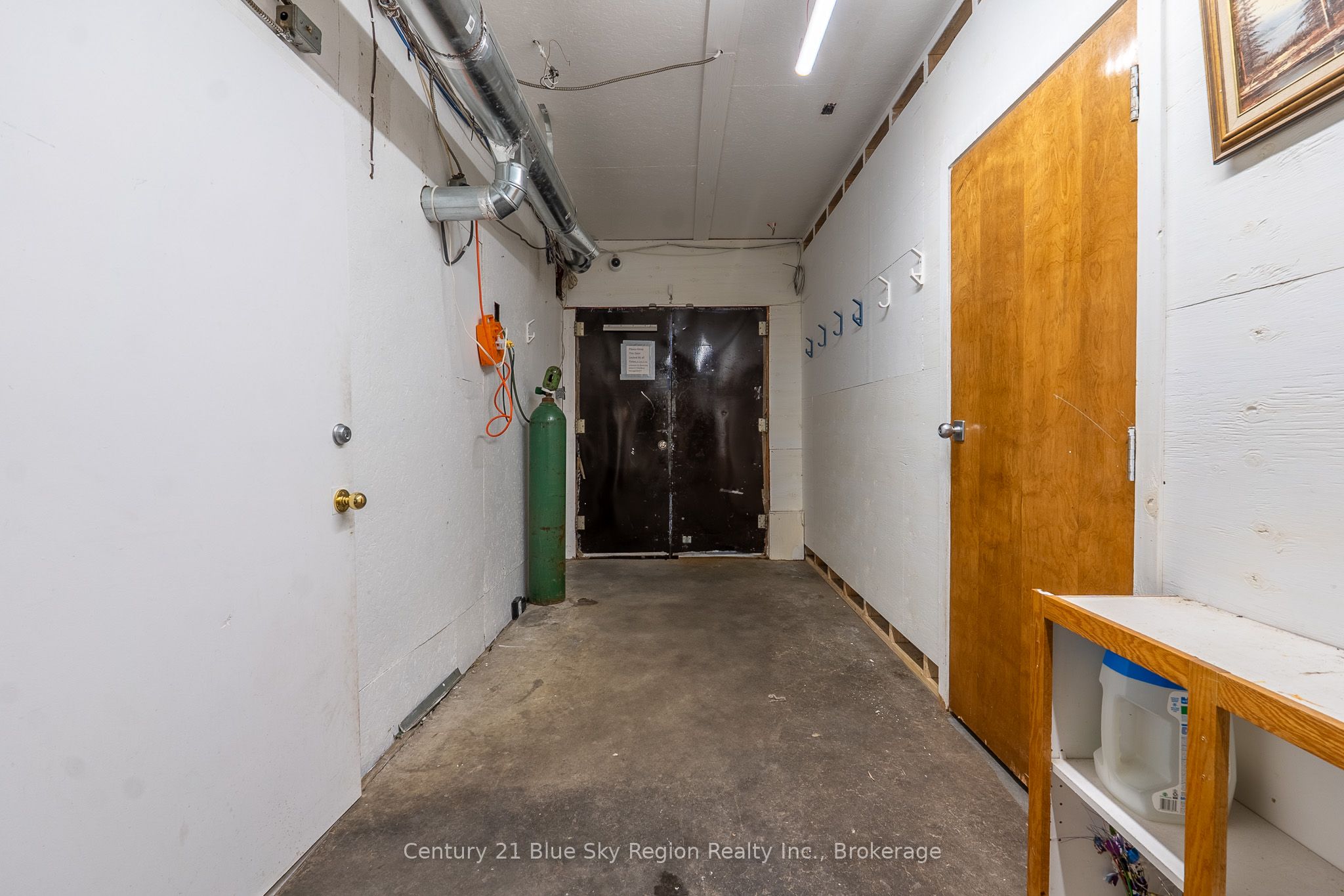 102 Main Street Property Photo 15