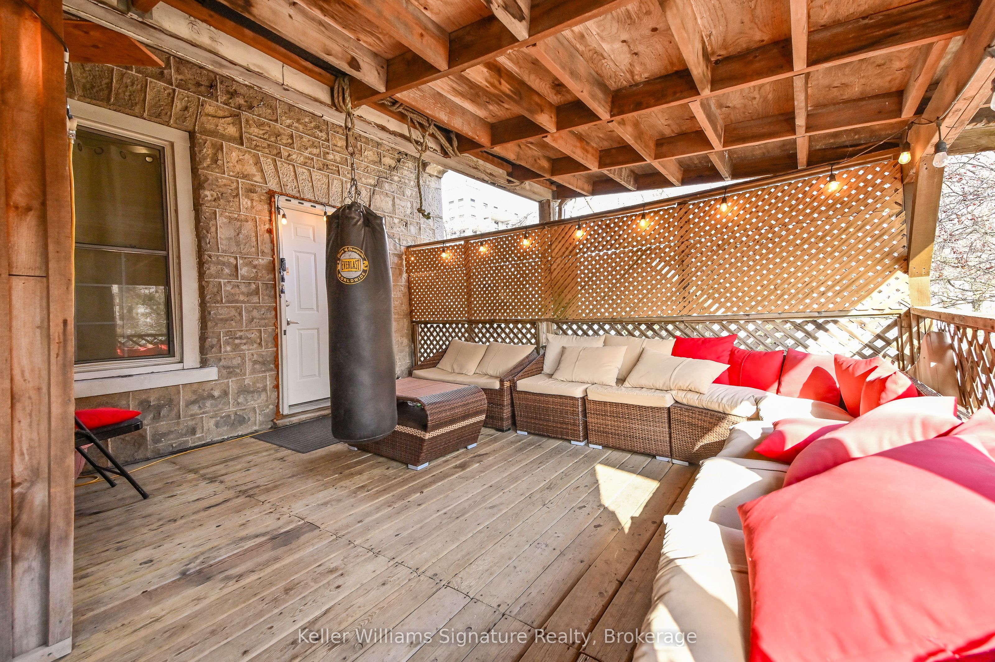 26 Queen Street Property Photo 16
