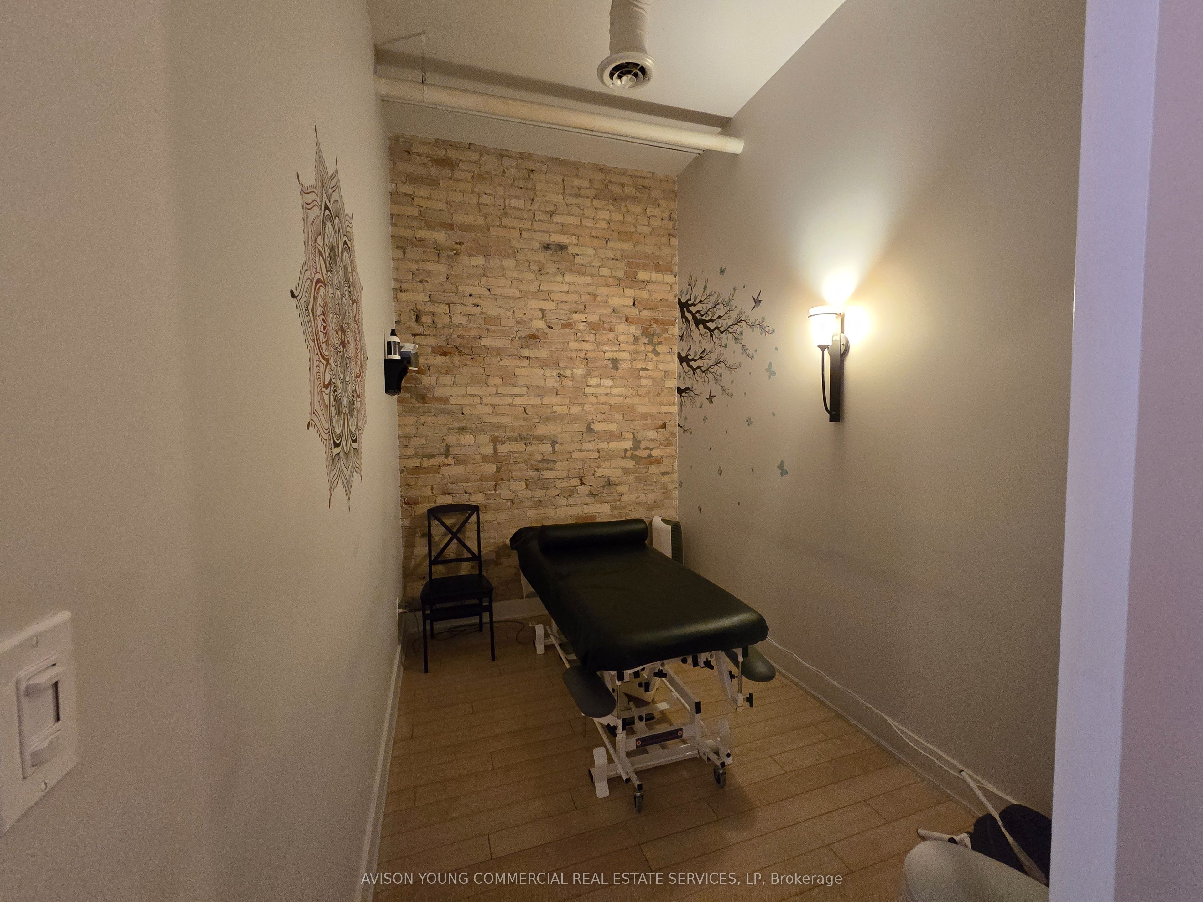#main - 201 Dundas Street Property Photo 6