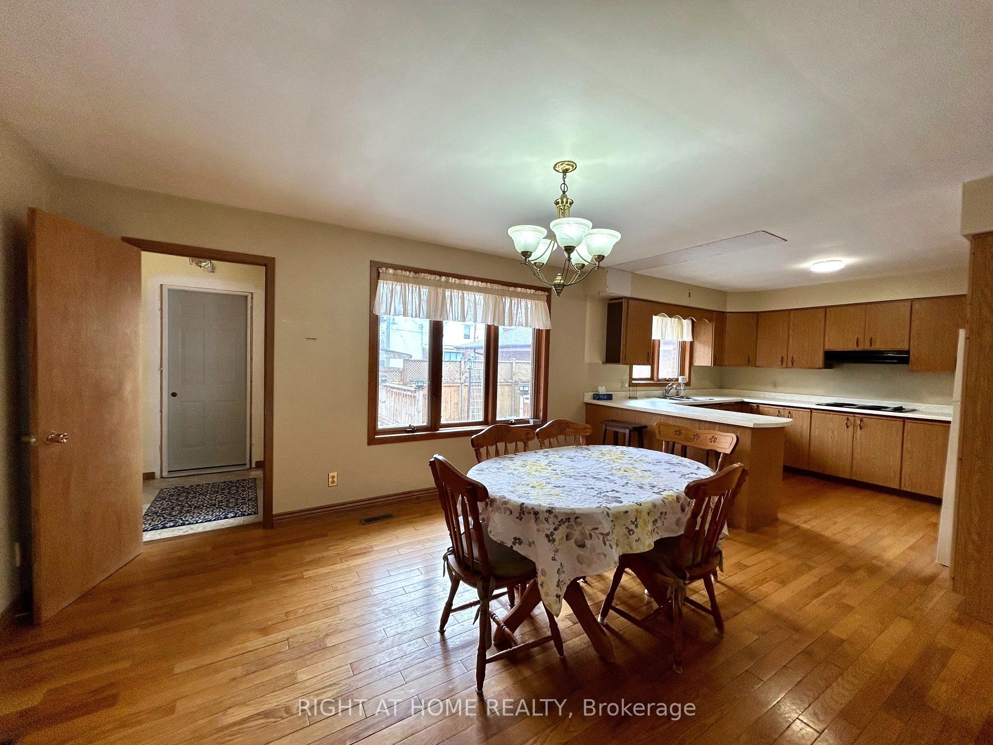 76 King Street Property Photo 7