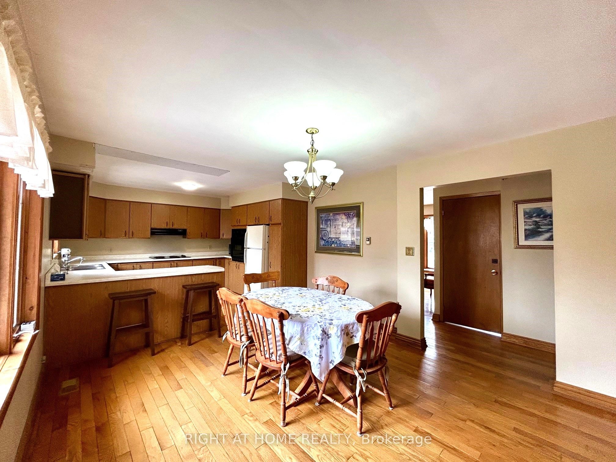 76 King Street Property Photo 8