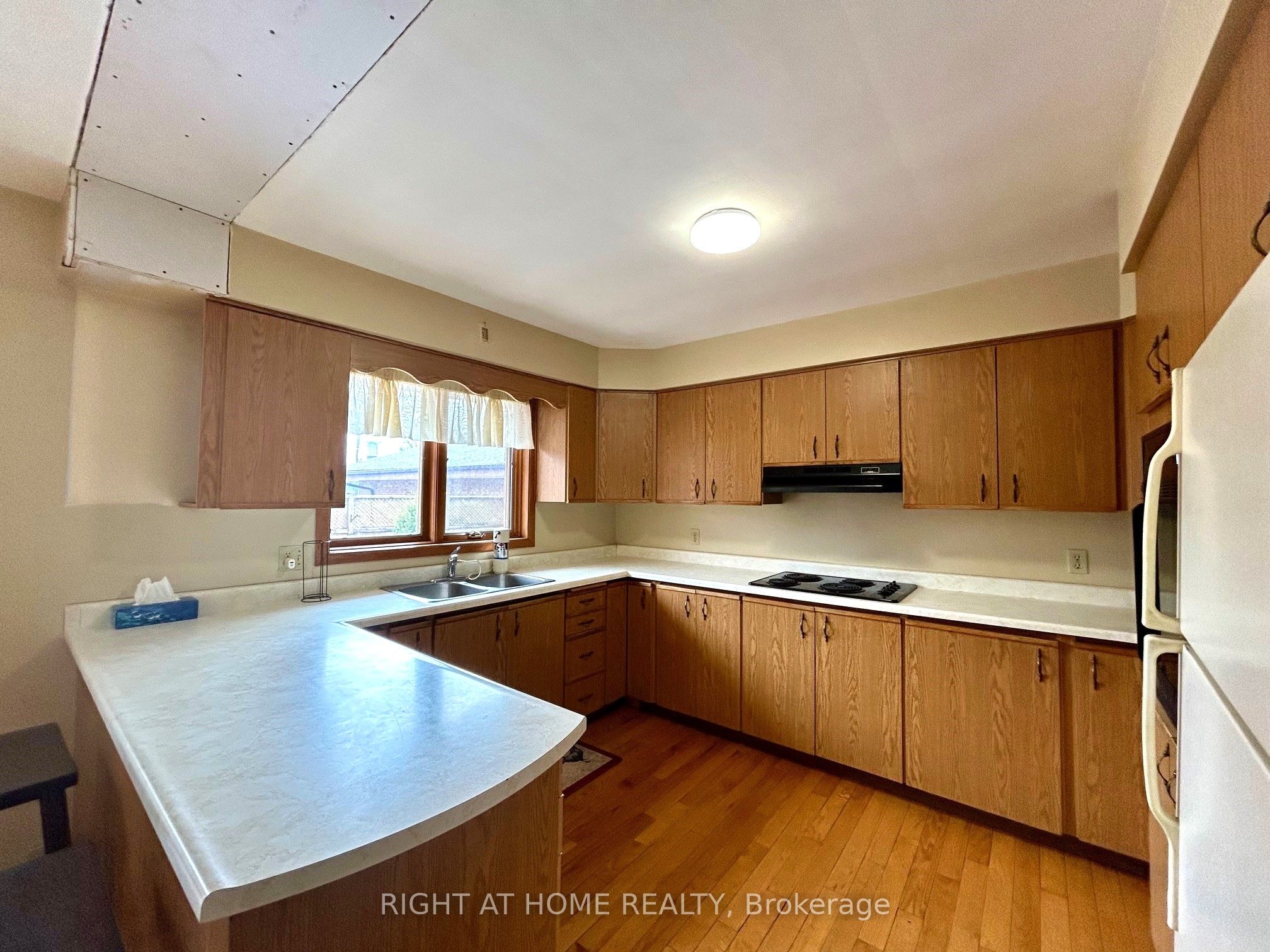 76 King Street Property Photo 9