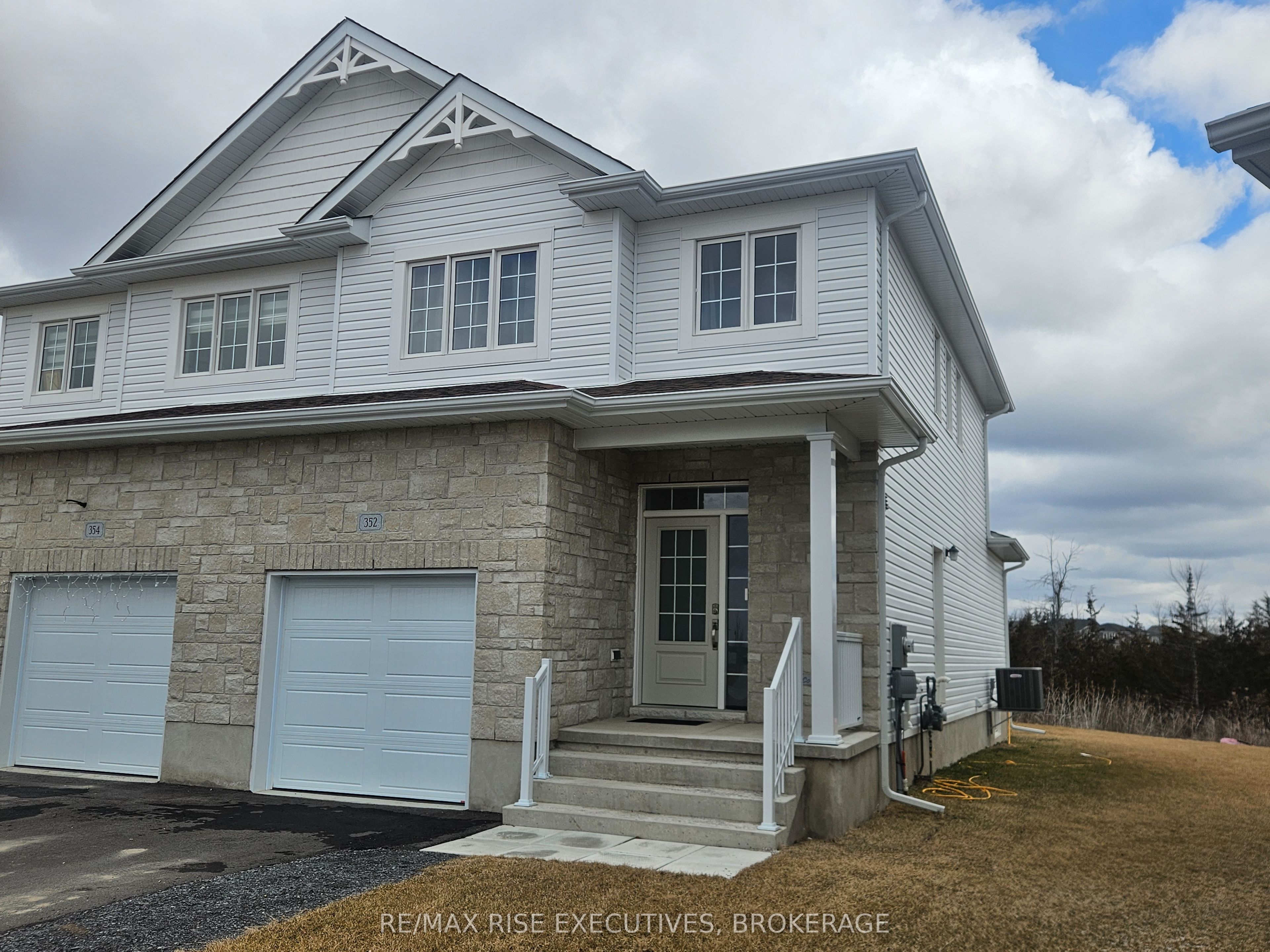 364 Buckthorn Dr Property Photo