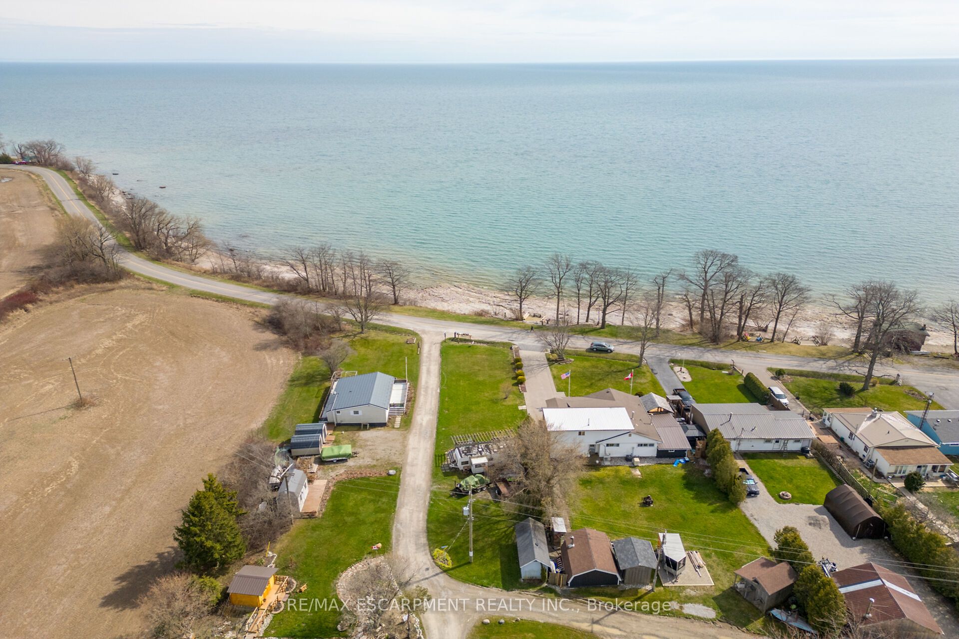 307 Lake Shore Rd Property Photo