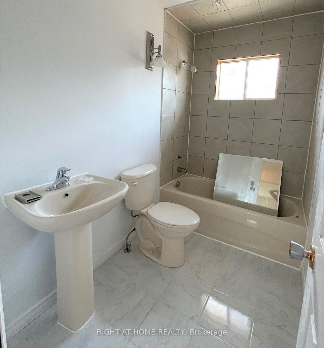 76 King Street Property Photo 5