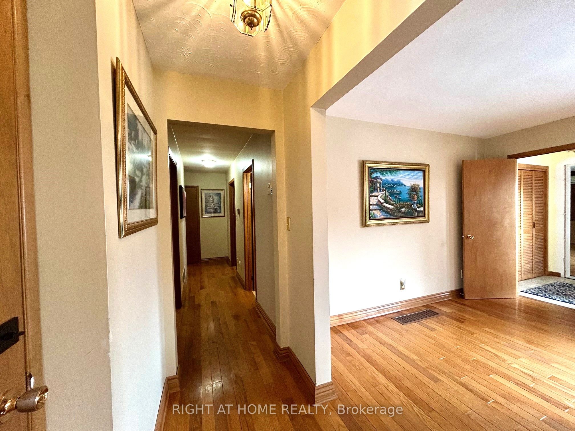 76 King Street Property Photo 12