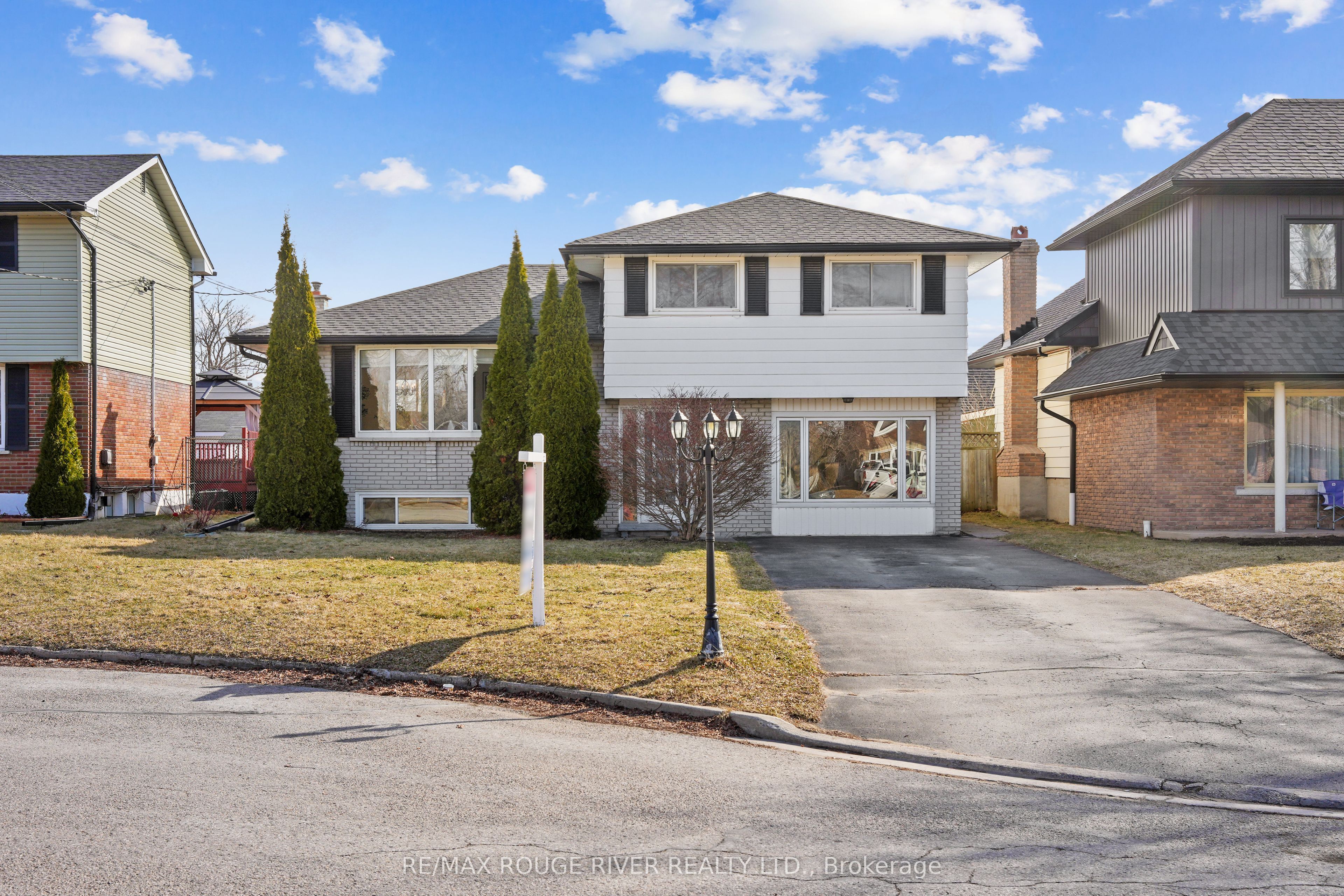 624 Bayfield Court Property Photo