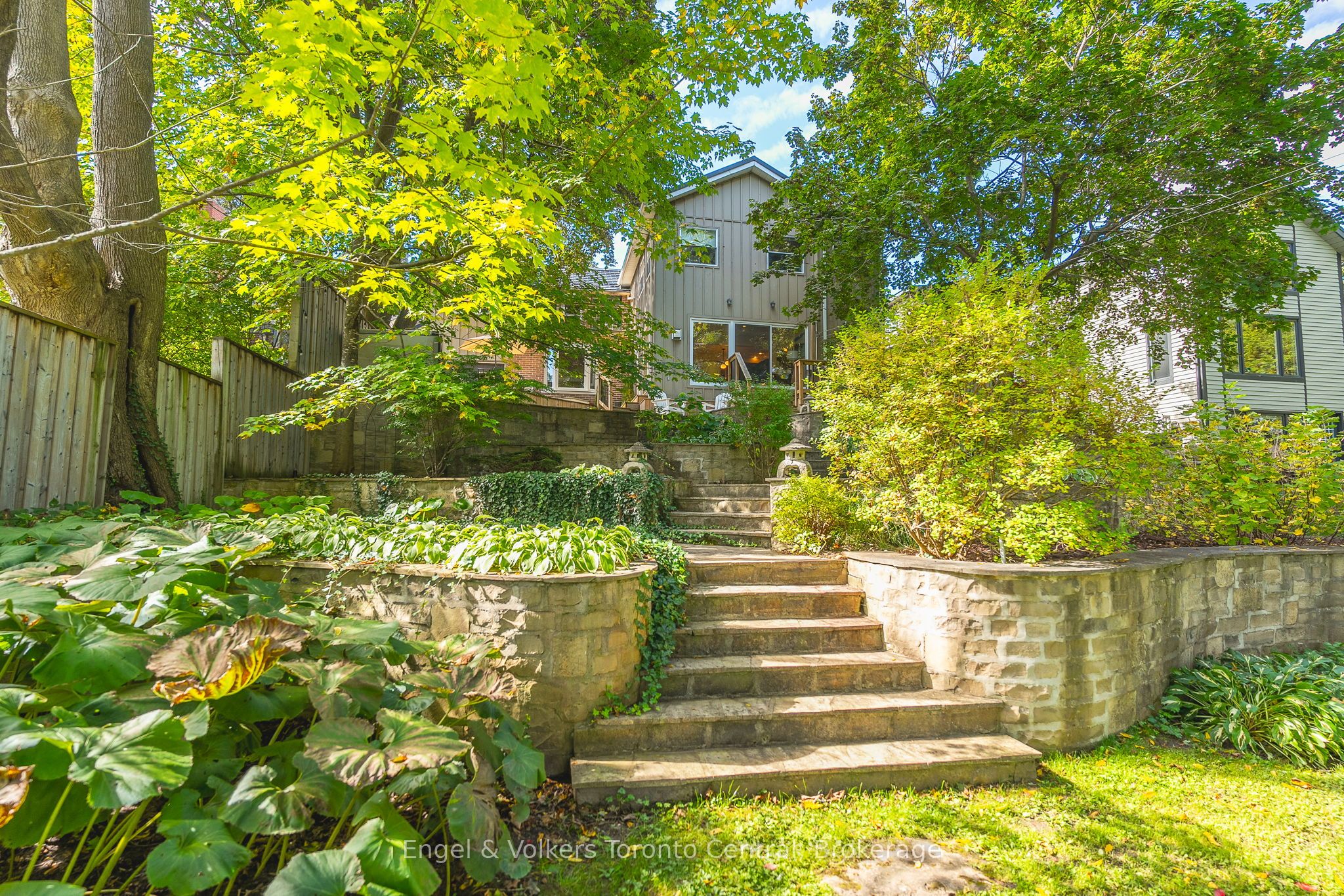 365 2nd Avenue Property Photo 1