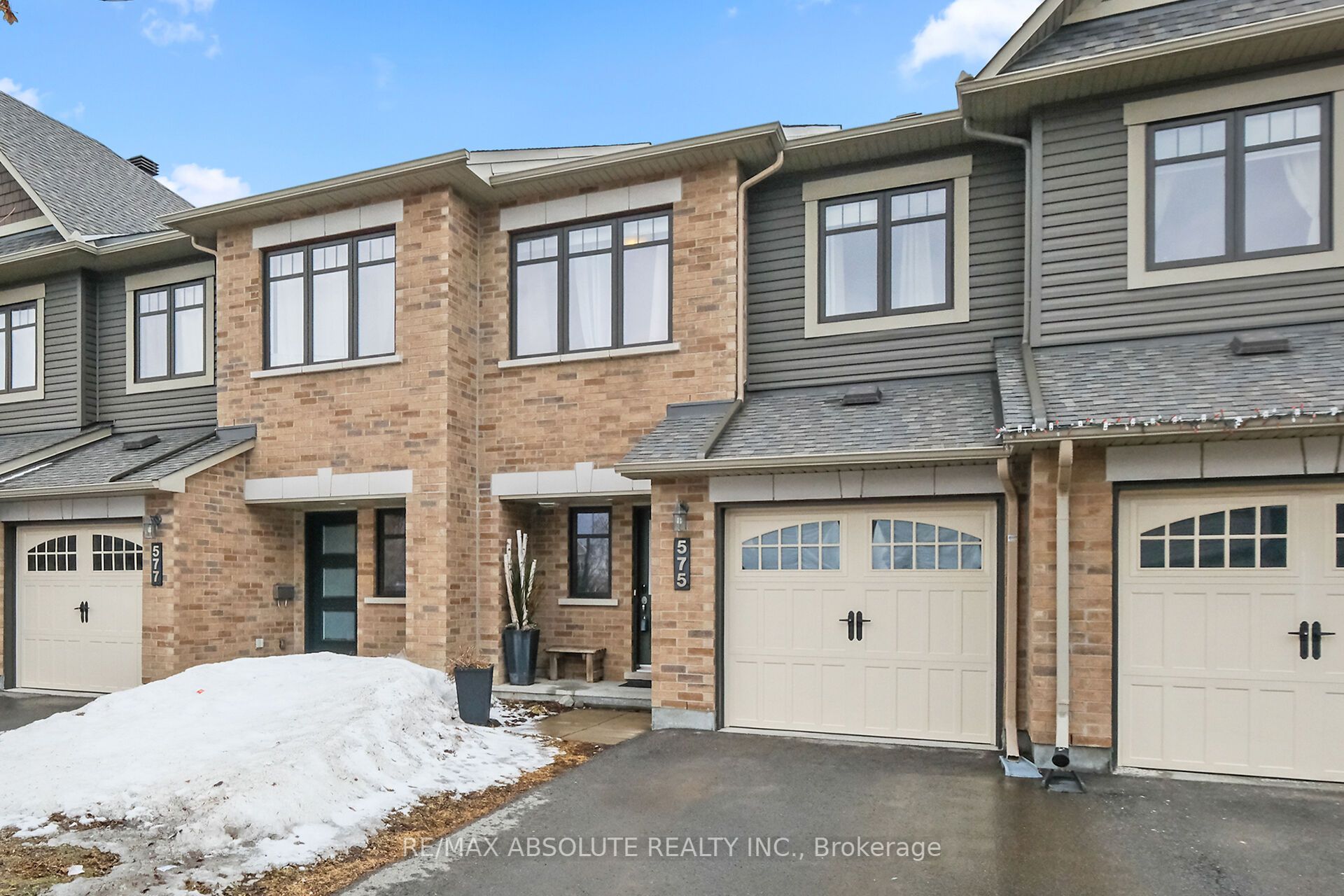 575 Petrichor Crescent Property Photo