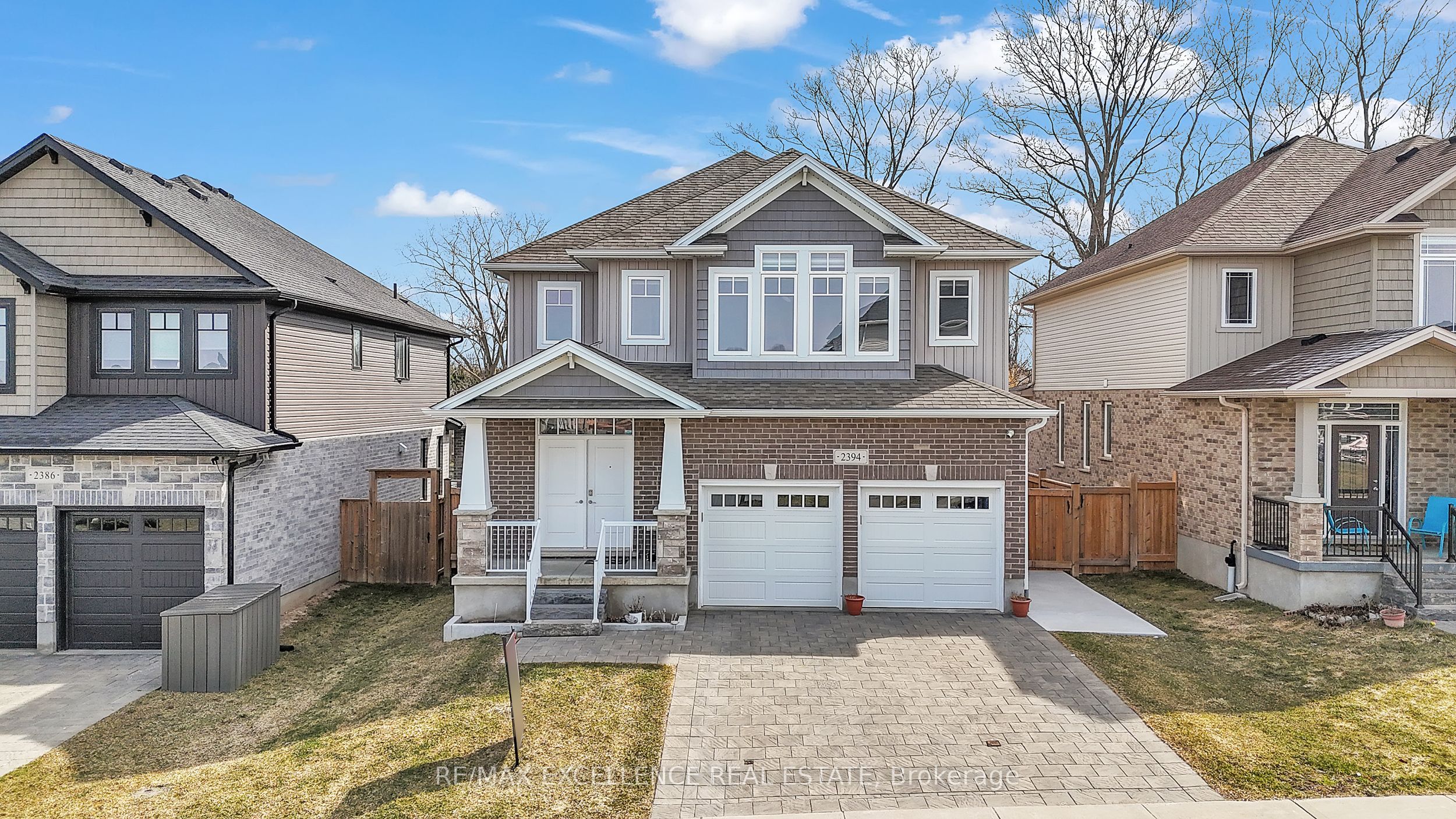 2394 Leeds Crossing Close Property Photo 1