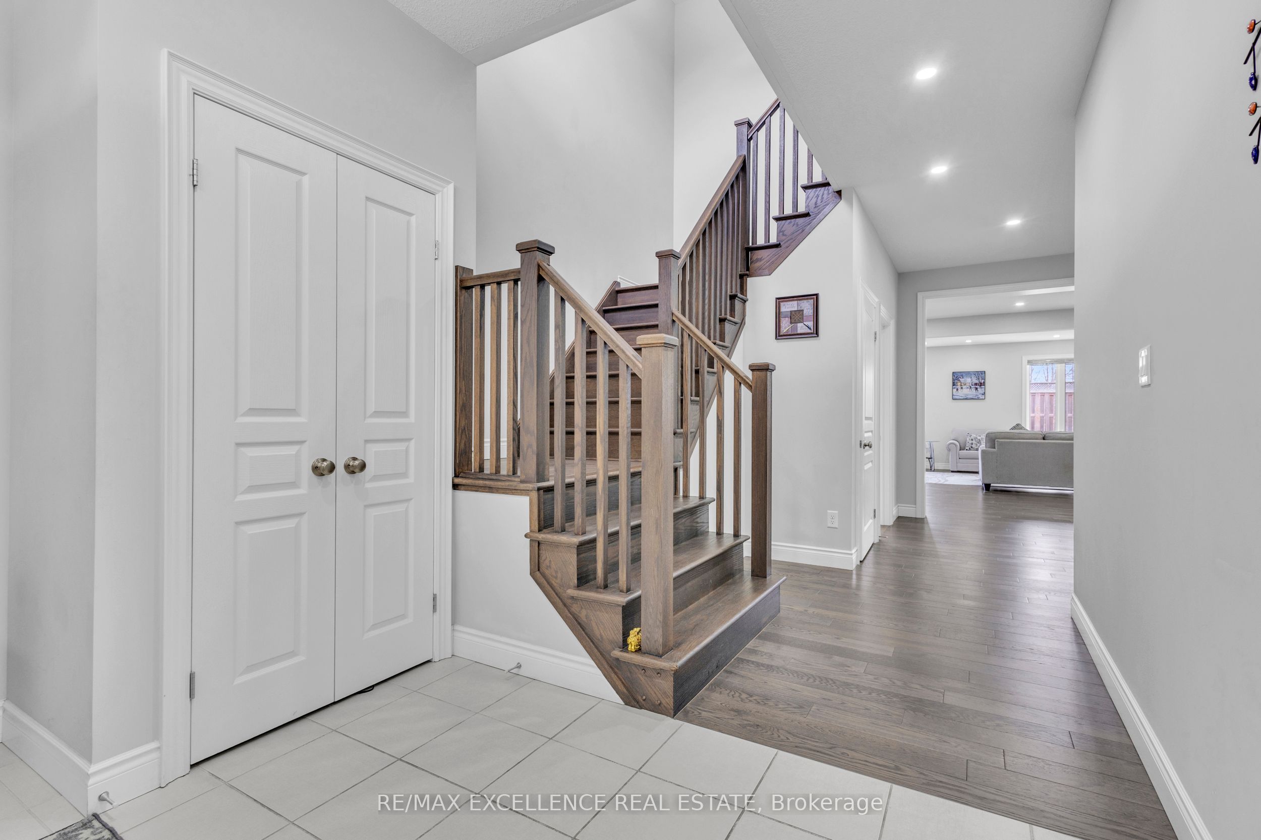 2394 Leeds Crossing Close Property Photo 7