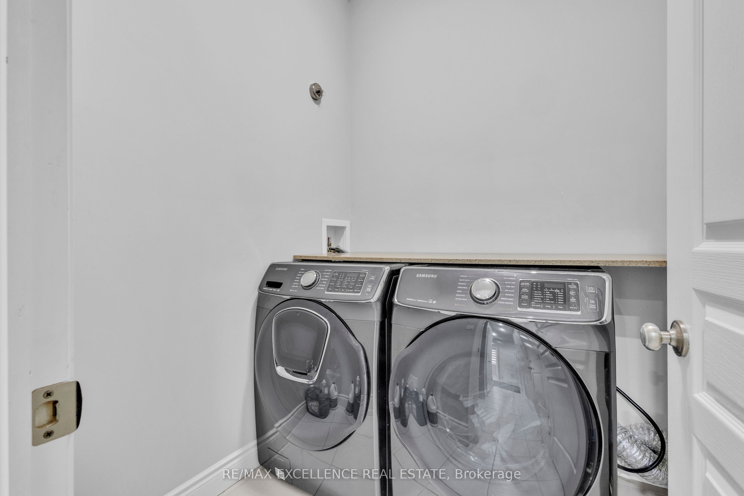 2394 Leeds Crossing Close Property Photo 9