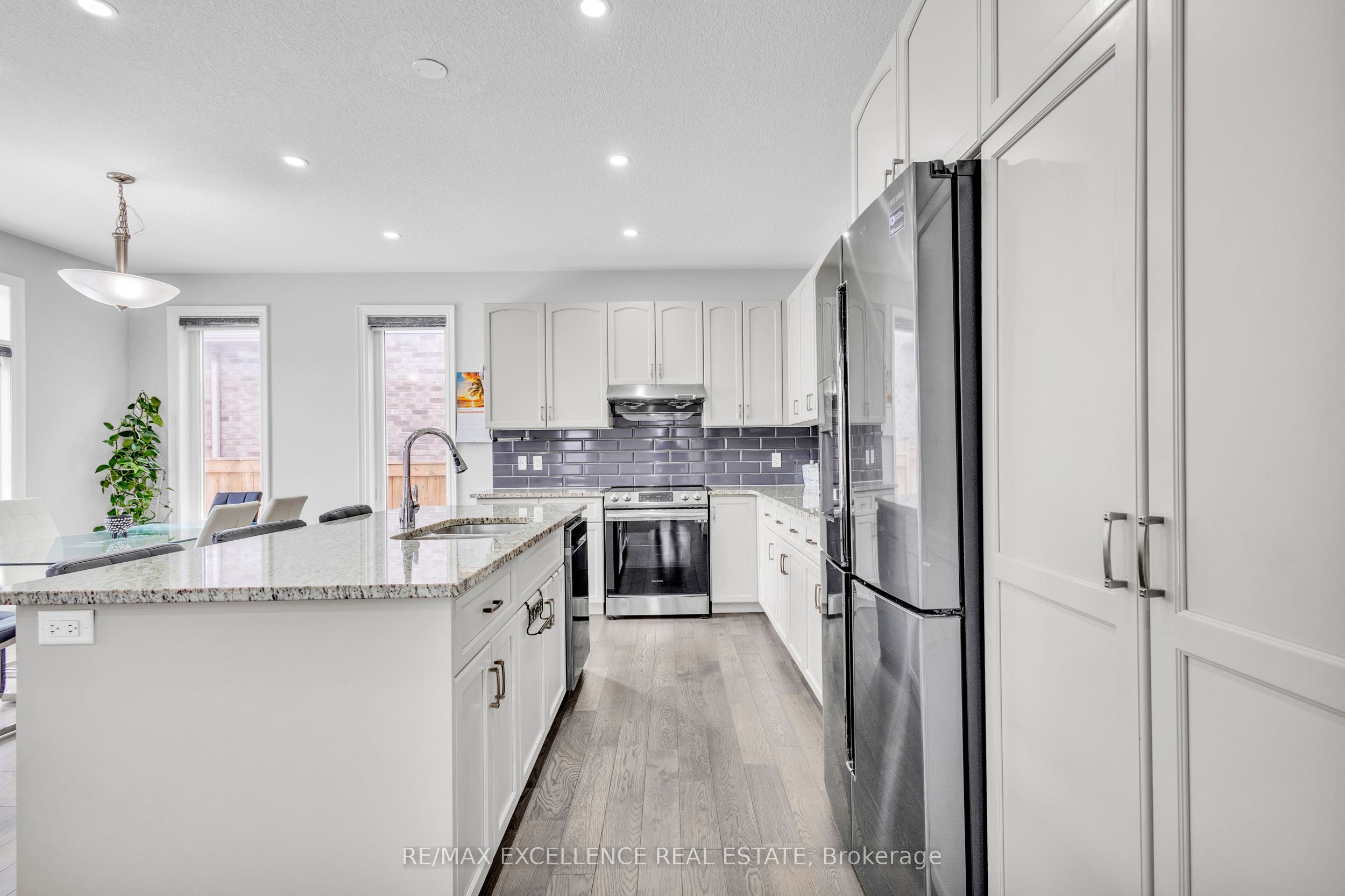 2394 Leeds Crossing Close Property Photo 12