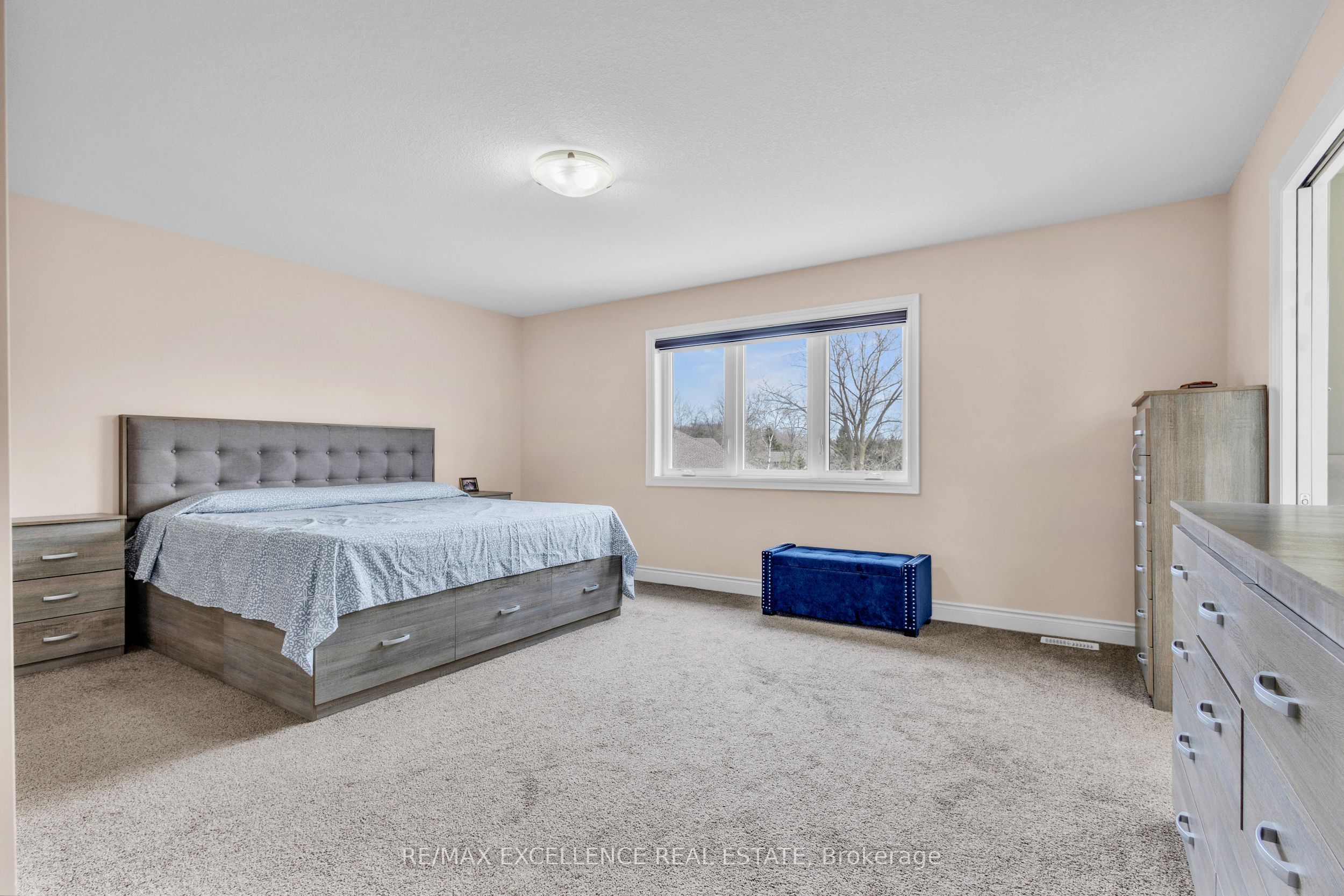 2394 Leeds Crossing Close Property Photo 16
