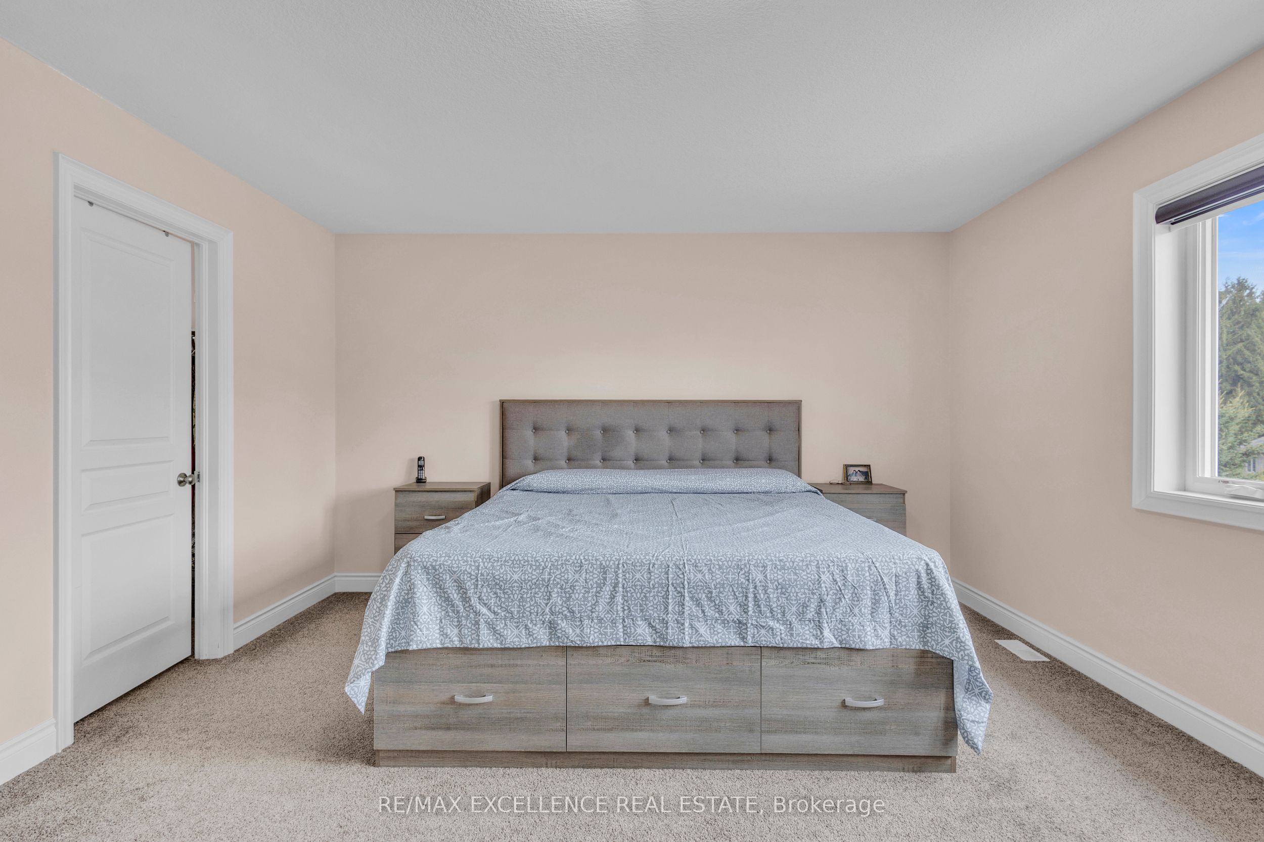 2394 Leeds Crossing Close Property Photo 17