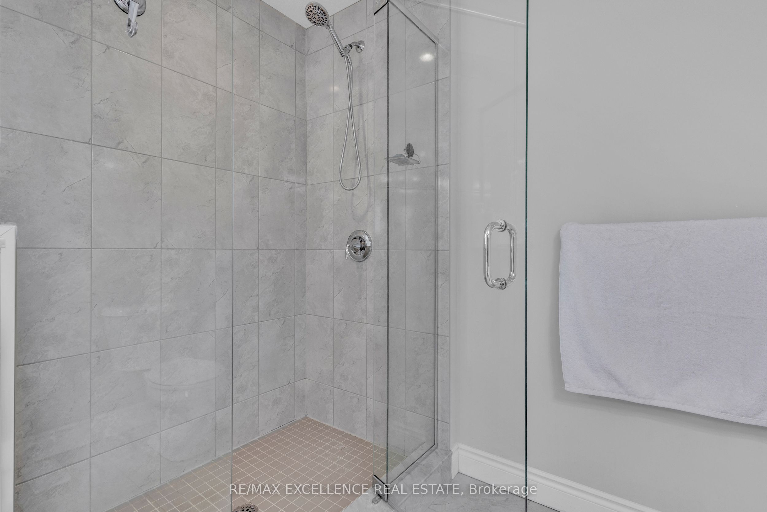 2394 Leeds Crossing Close Property Photo 20