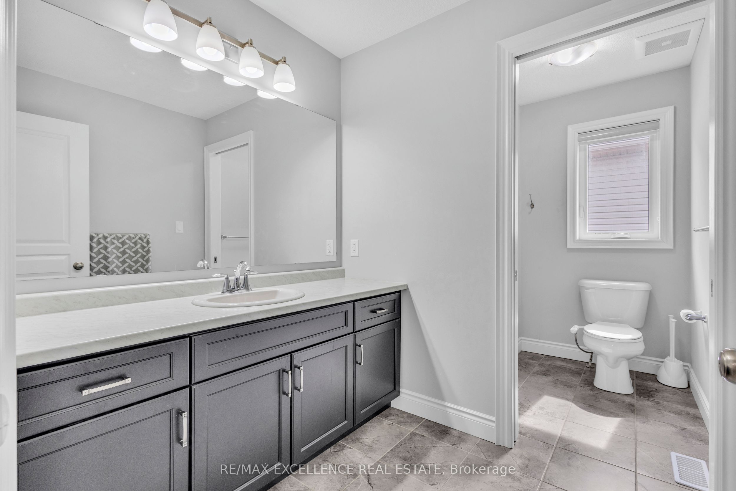 2394 Leeds Crossing Close Property Photo 23