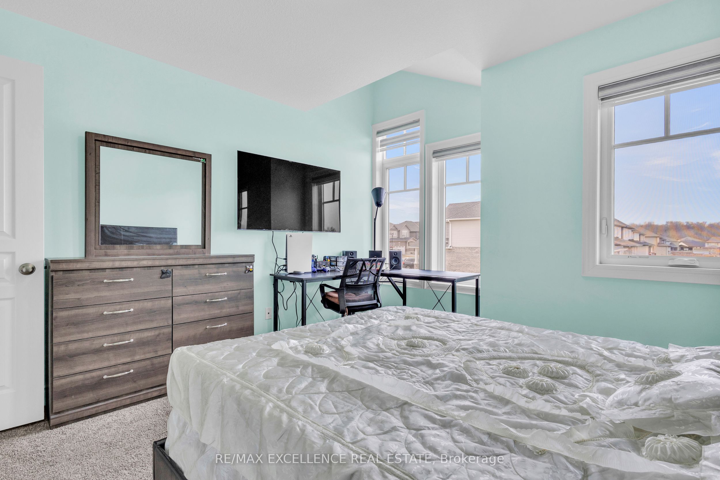 2394 Leeds Crossing Close Property Photo 26