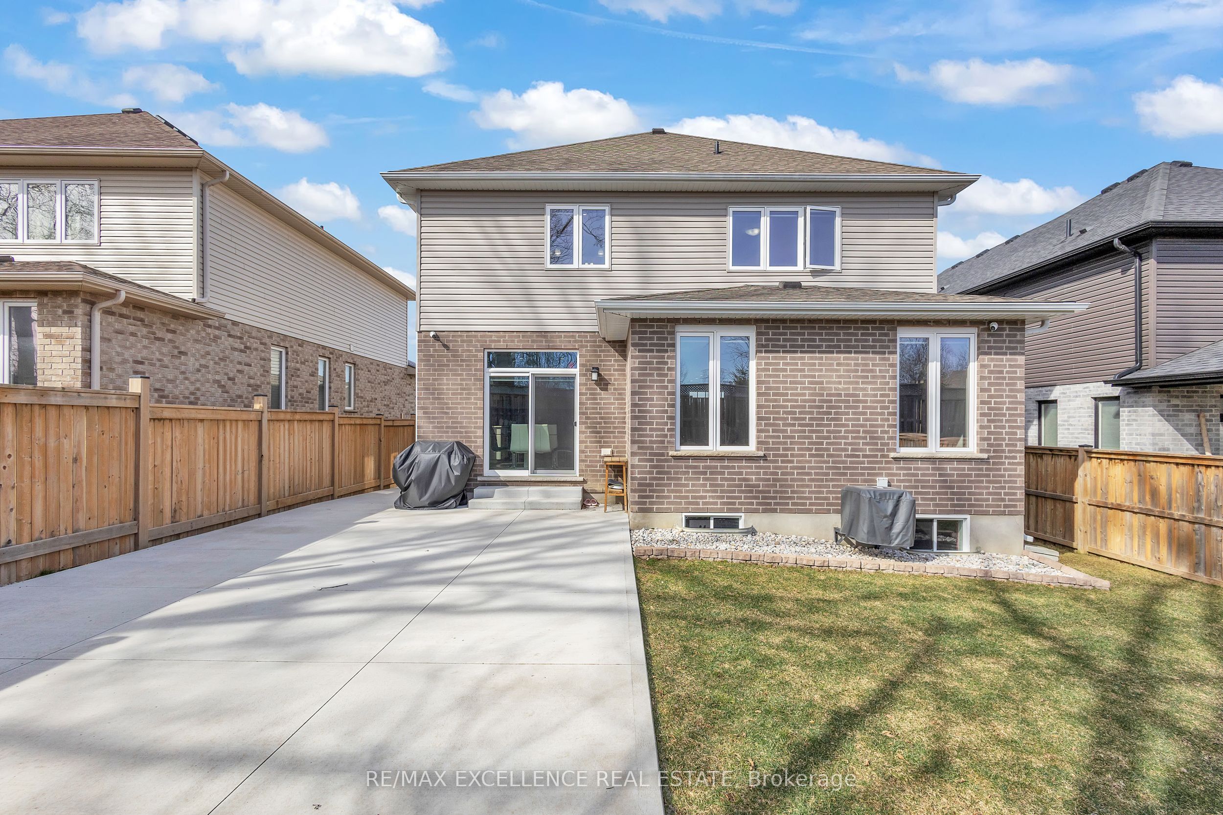 2394 Leeds Crossing Close Property Photo 33