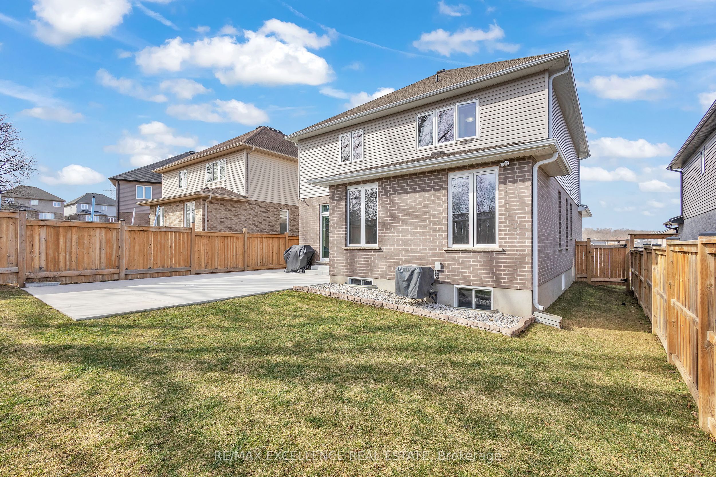 2394 Leeds Crossing Close Property Photo 34