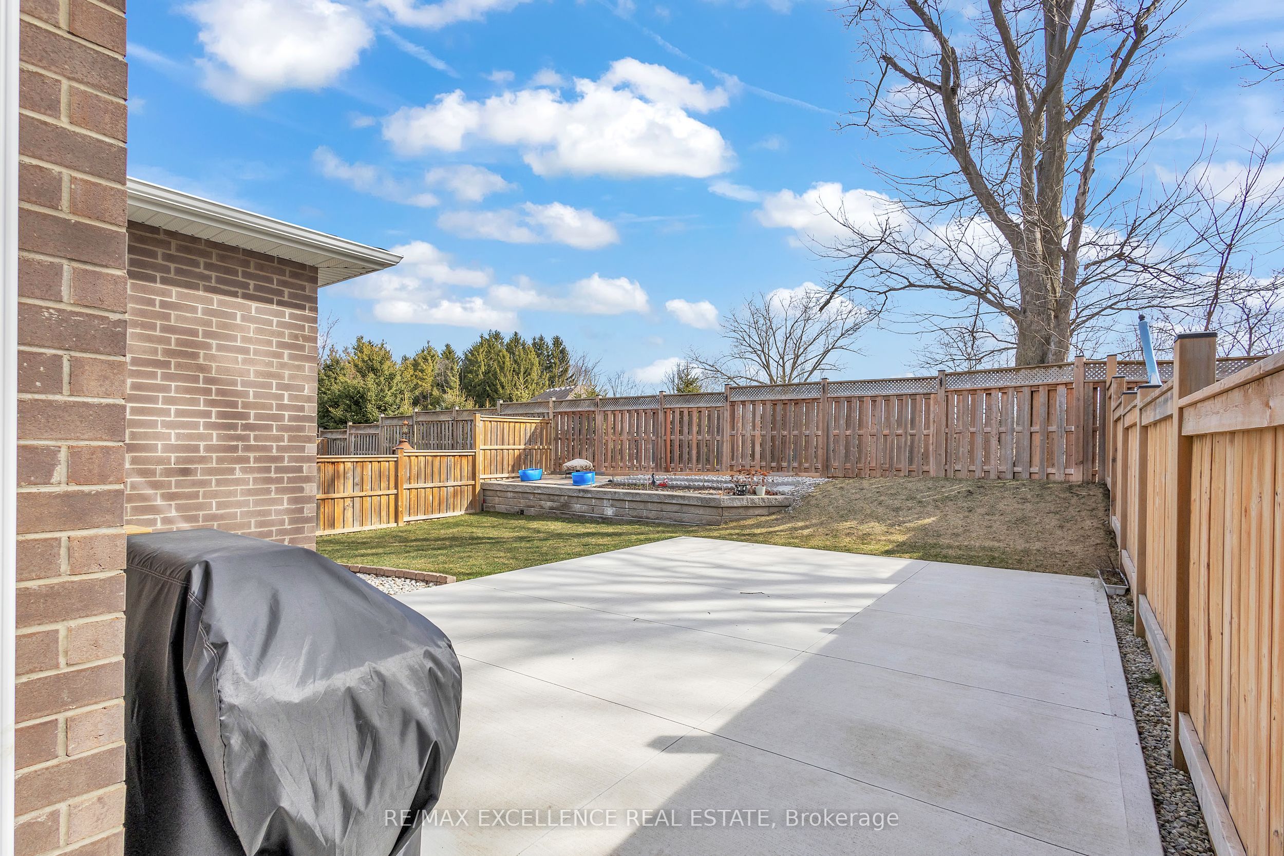 2394 Leeds Crossing Close Property Photo 35