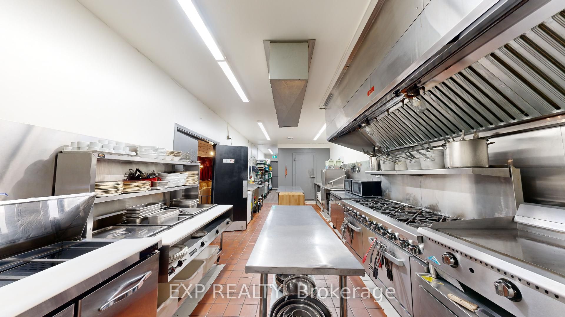 348 Dundas Street Property Photo 6