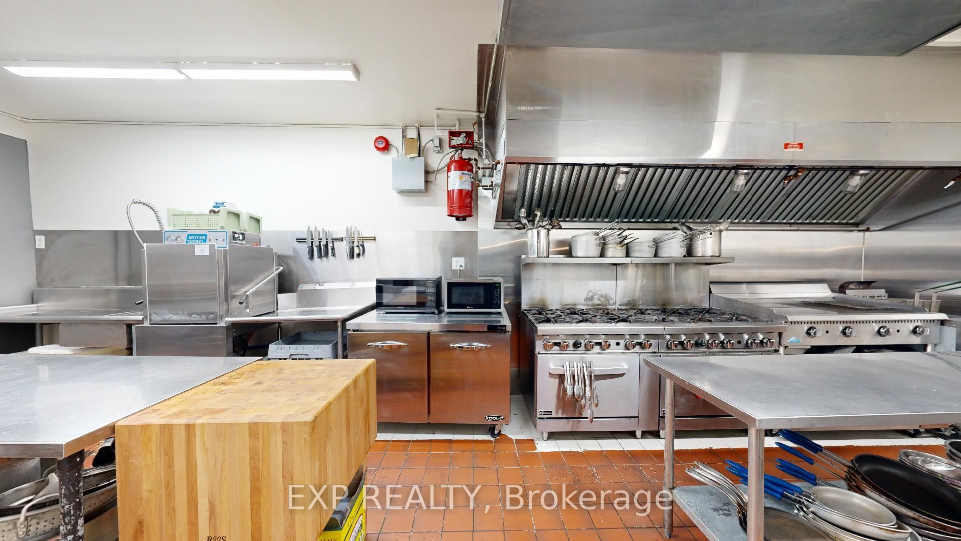 348 Dundas Street Property Photo 7