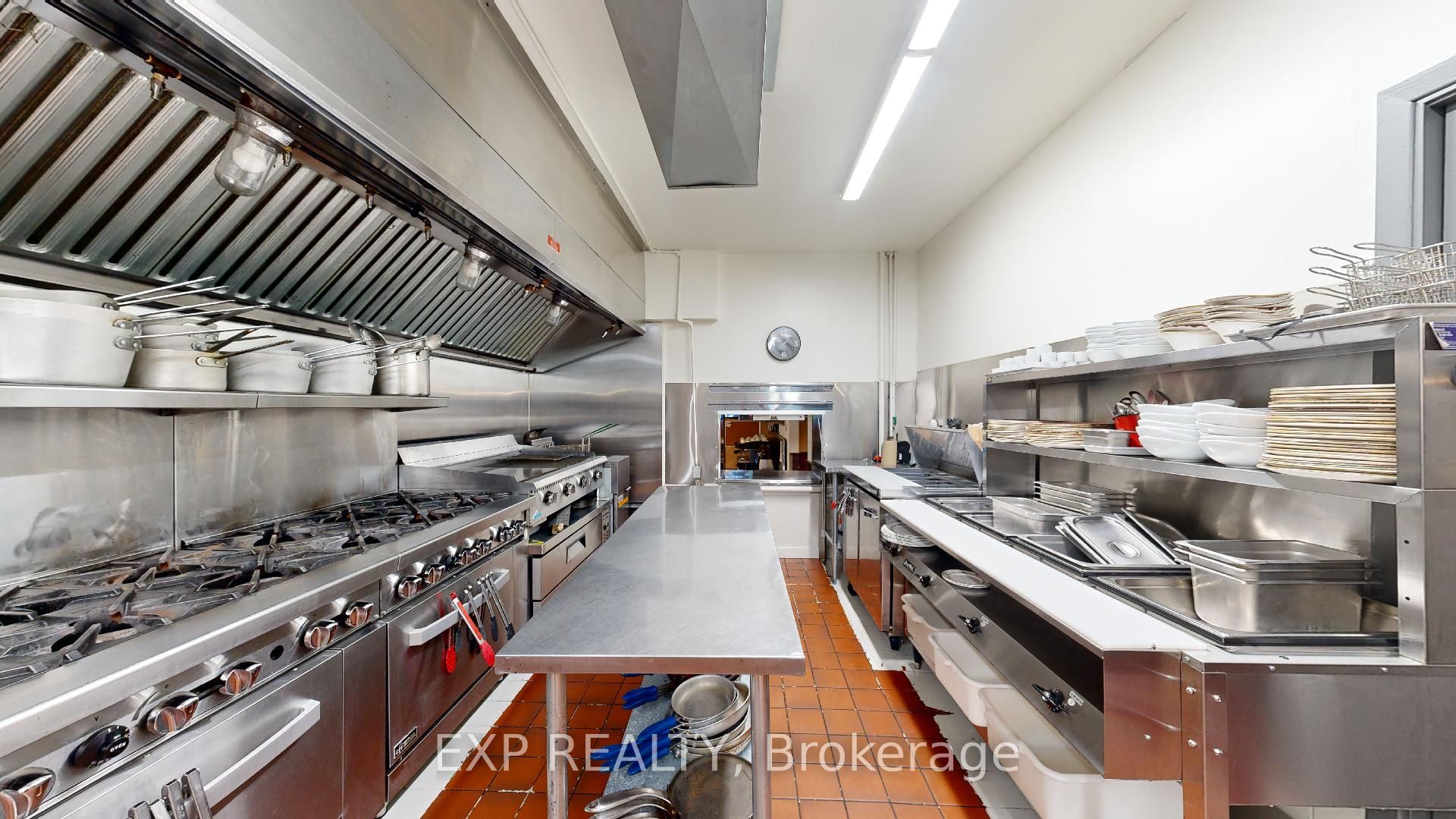 348 Dundas Street Property Photo 8