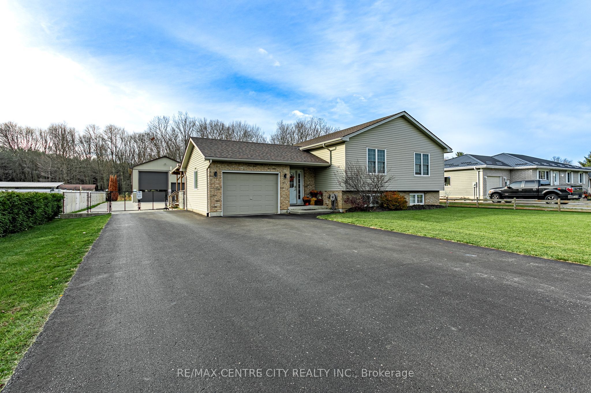 6851 Springfield Road Property Photo 1