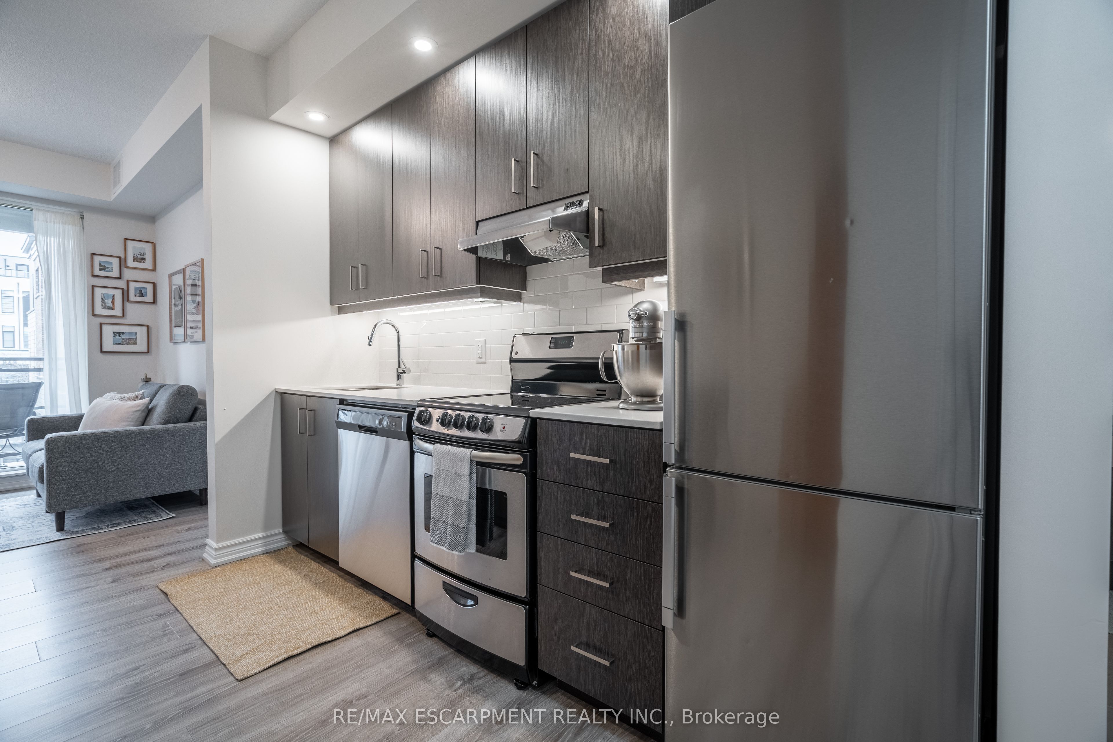 #208 - 40 Esplanade Lane Property Photo 6