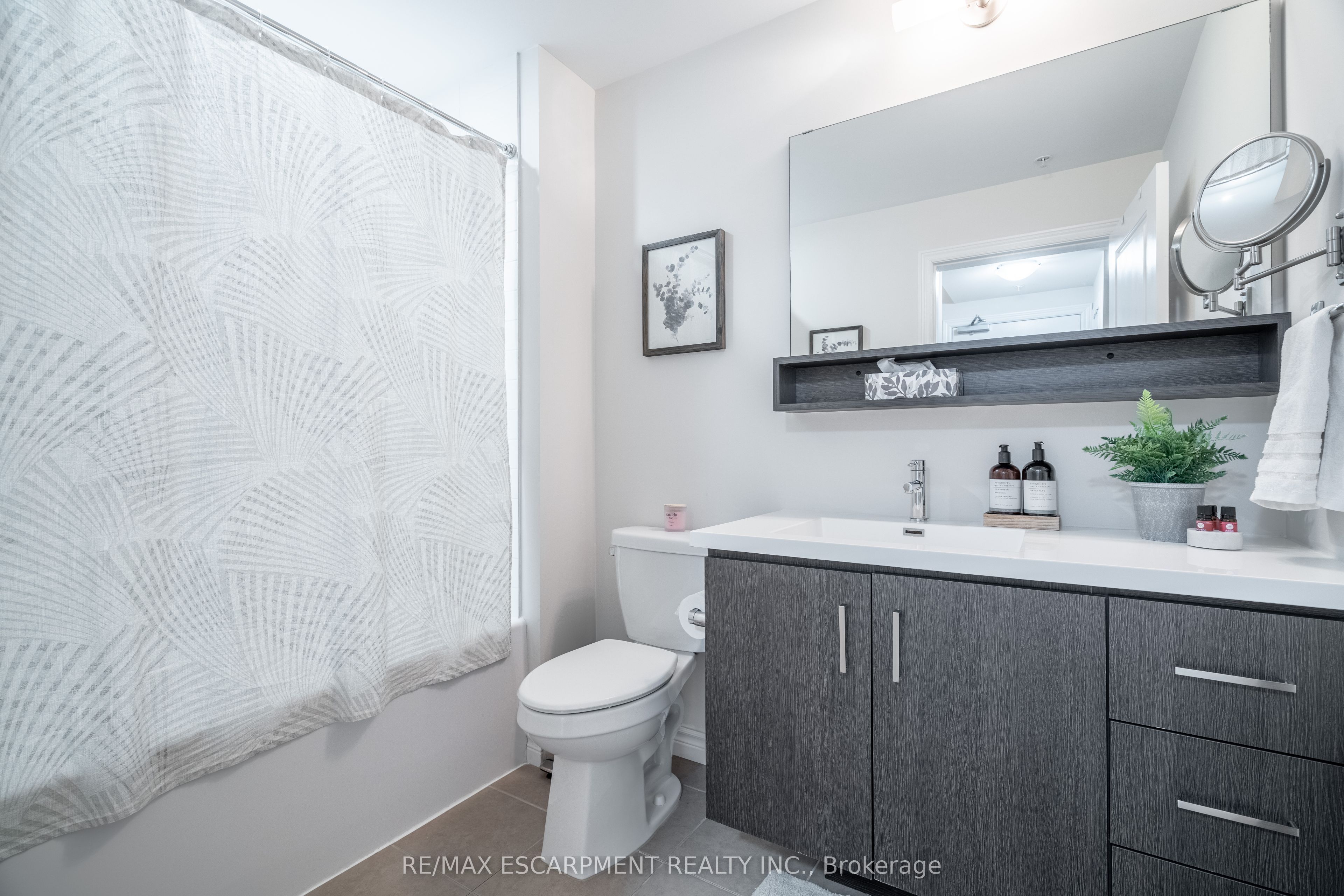 #208 - 40 Esplanade Lane Property Photo 14