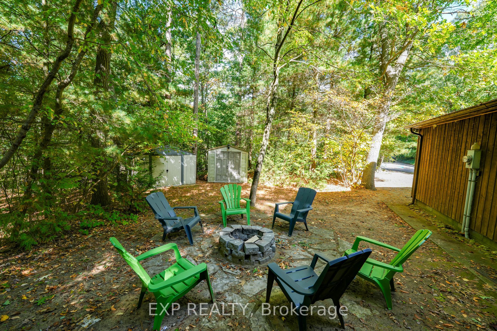 10207 Pinetree Drive Property Photo 8