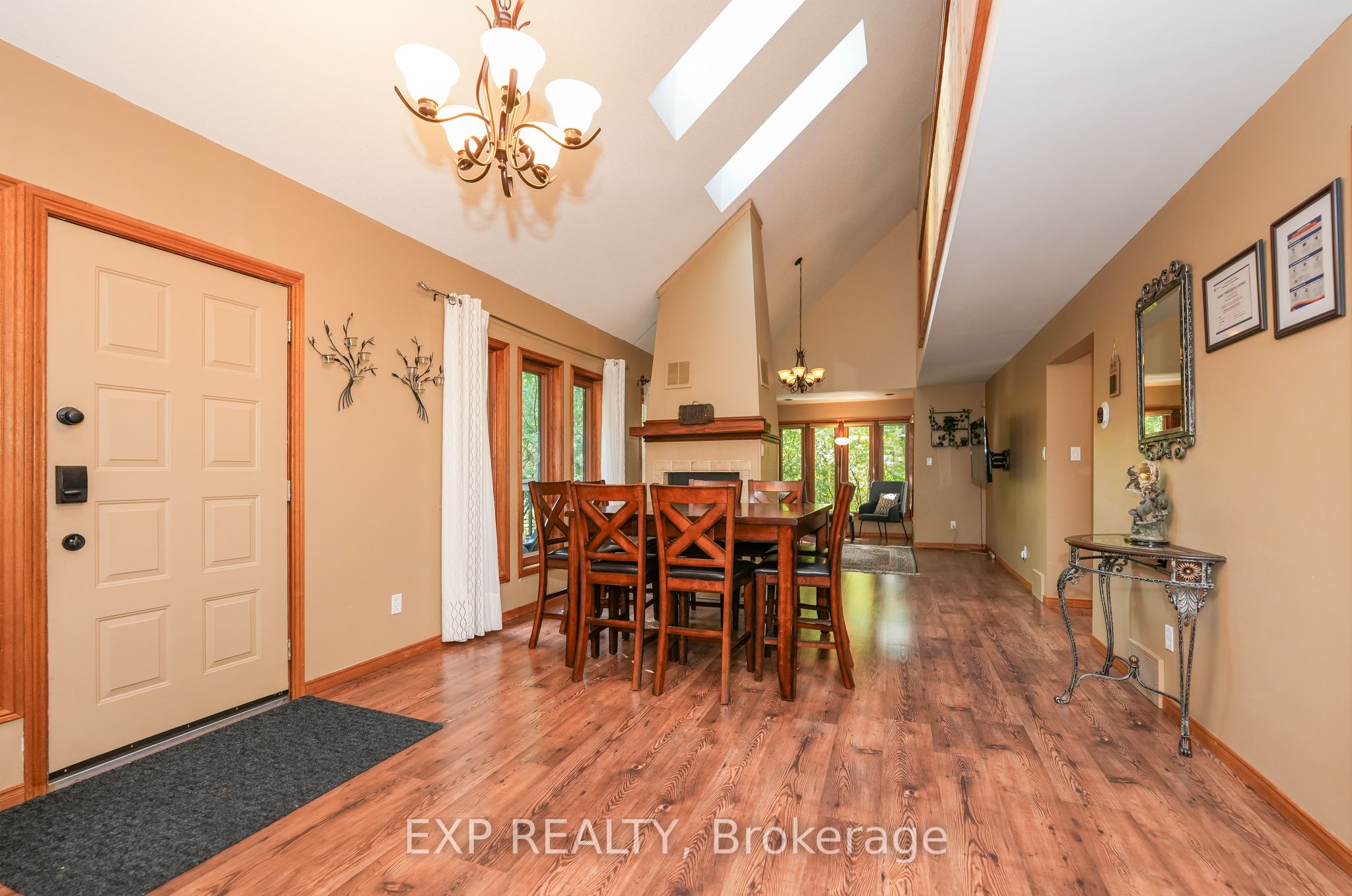 10207 Pinetree Drive Property Photo 11