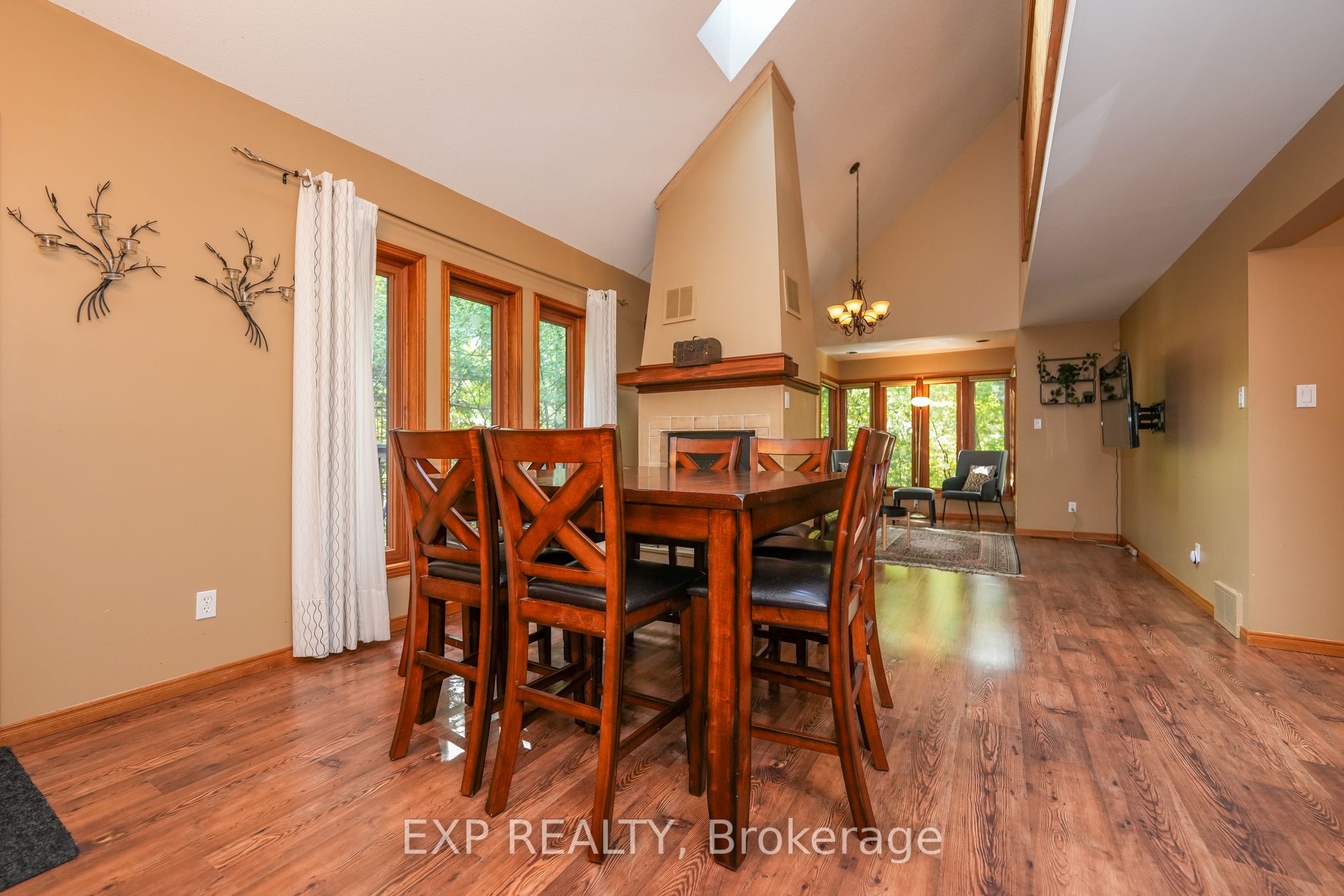 10207 Pinetree Drive Property Photo 12