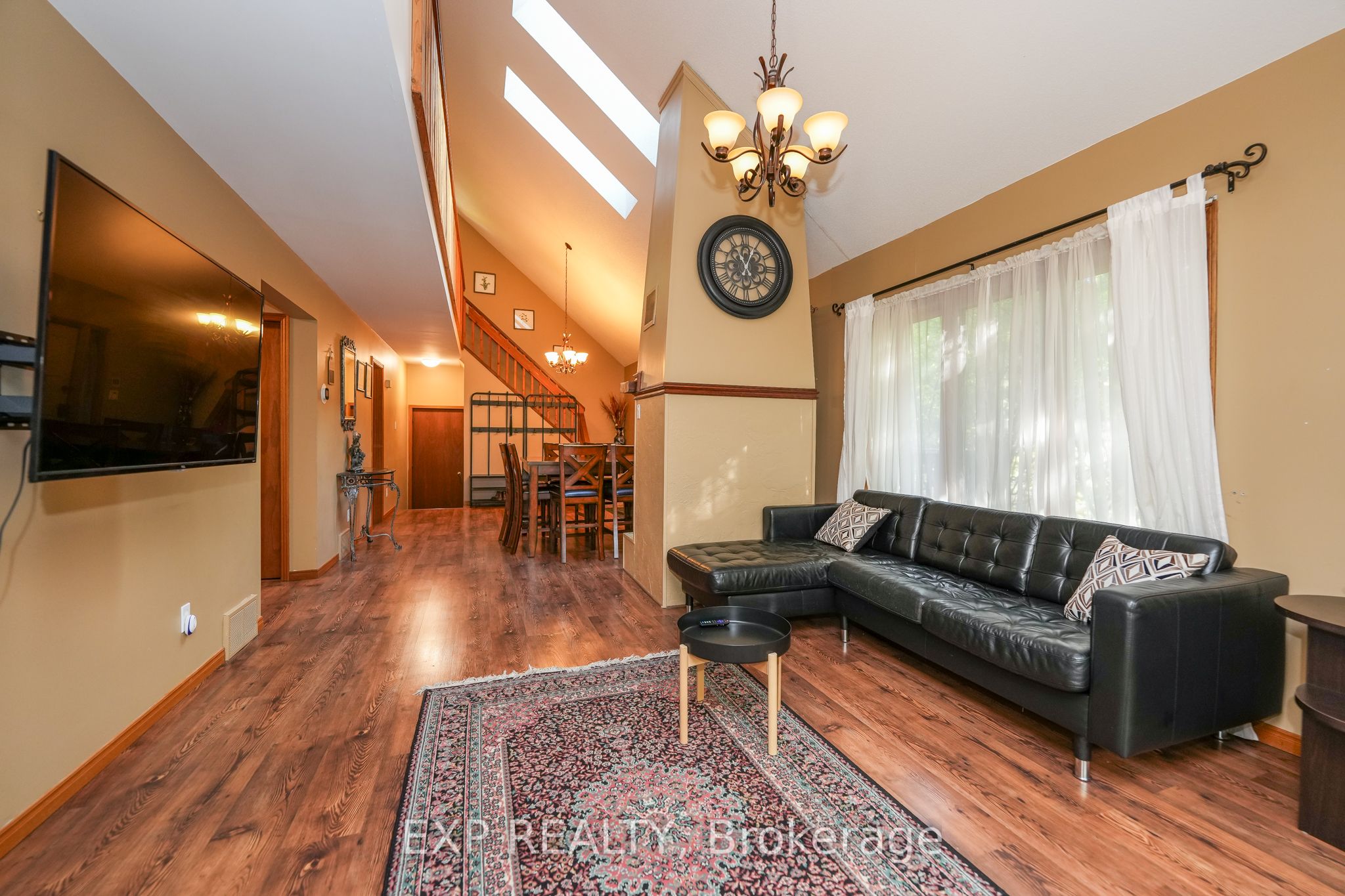10207 Pinetree Drive Property Photo 16