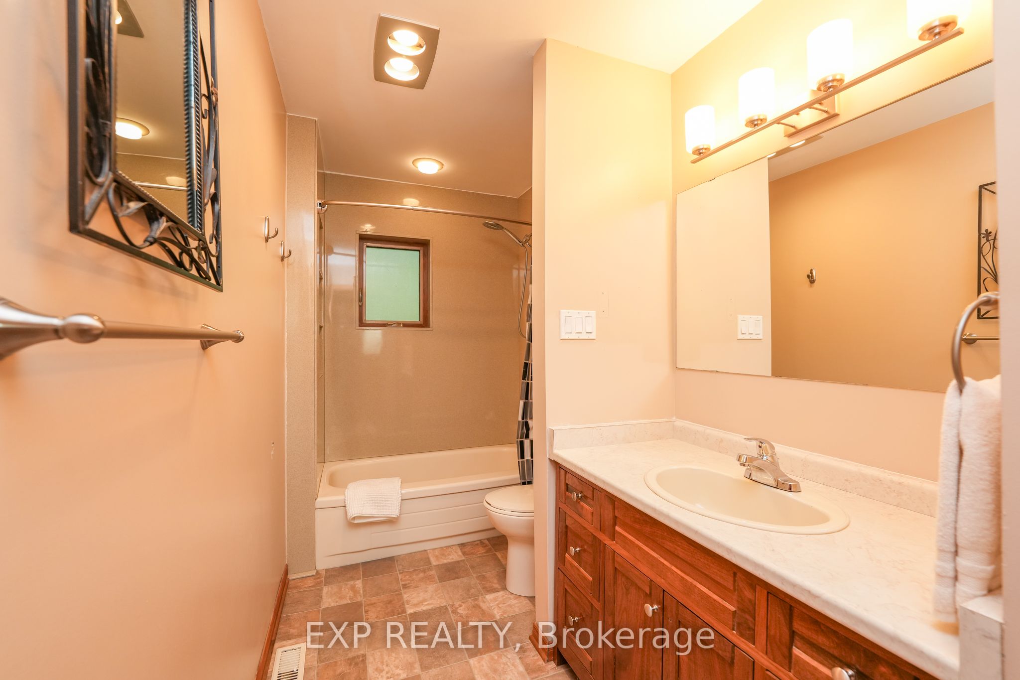 10207 Pinetree Drive Property Photo 29