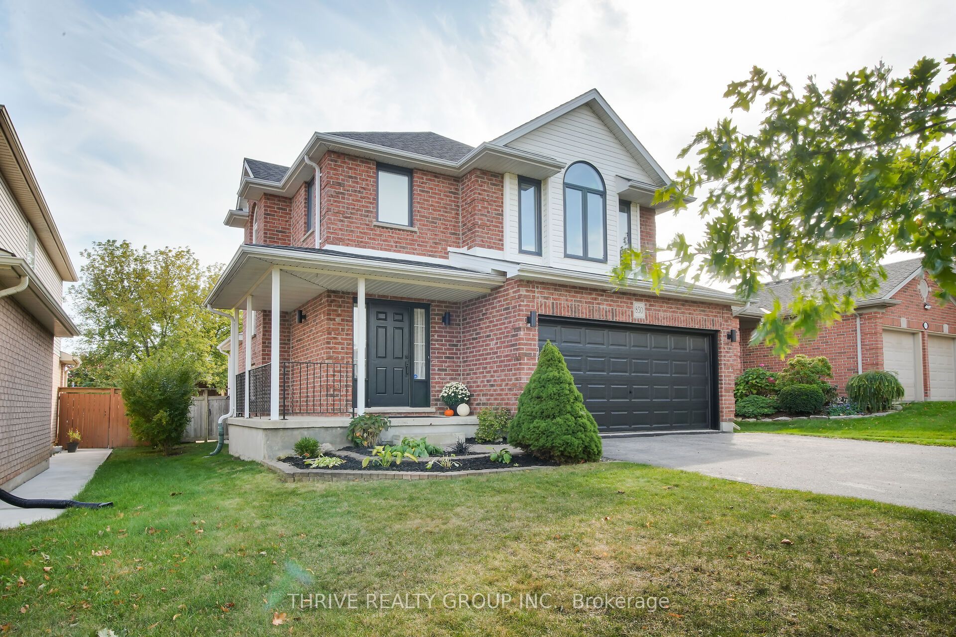 850 Cresthaven Cres Property Photo