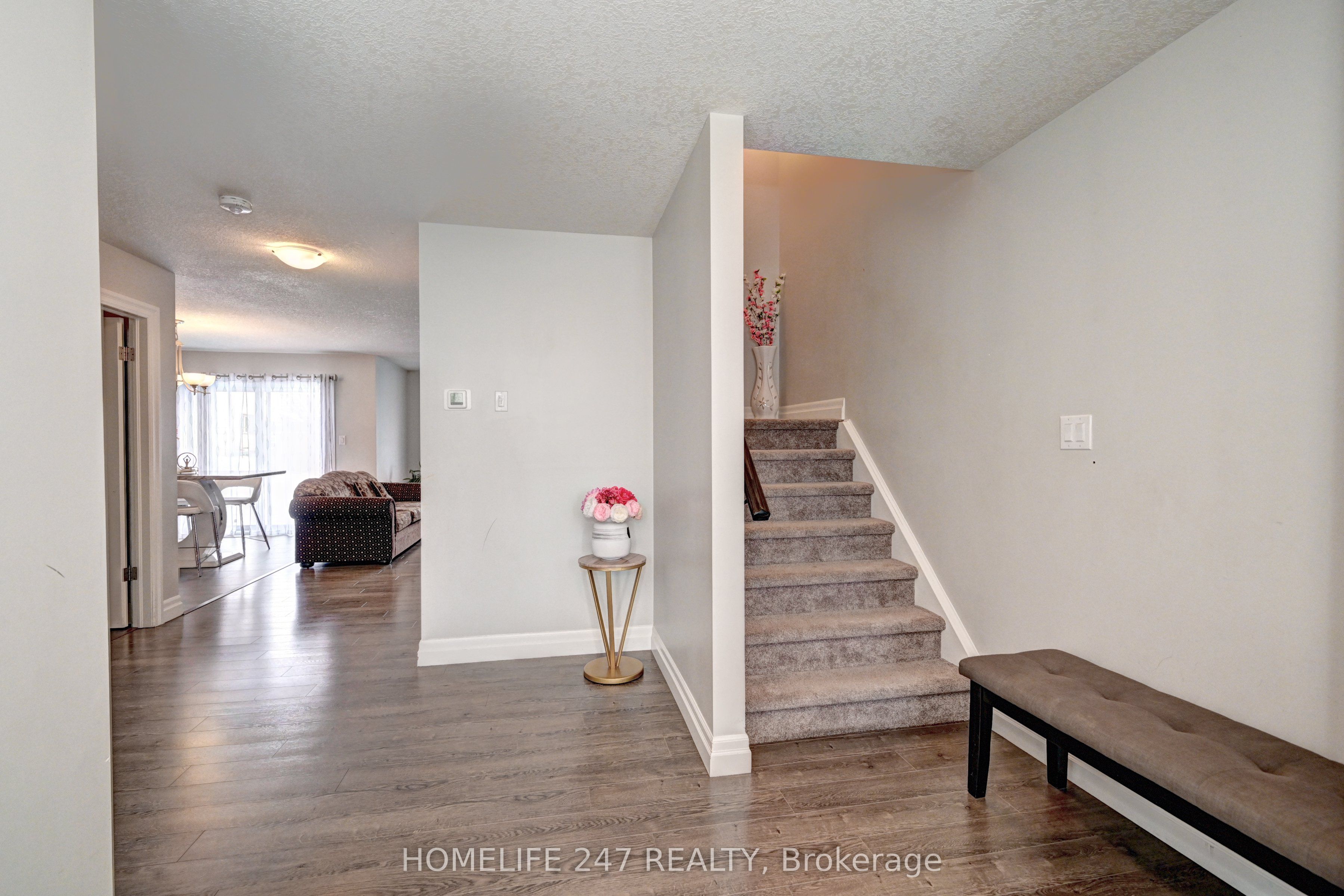 815 Binning Street W Property Photo 4