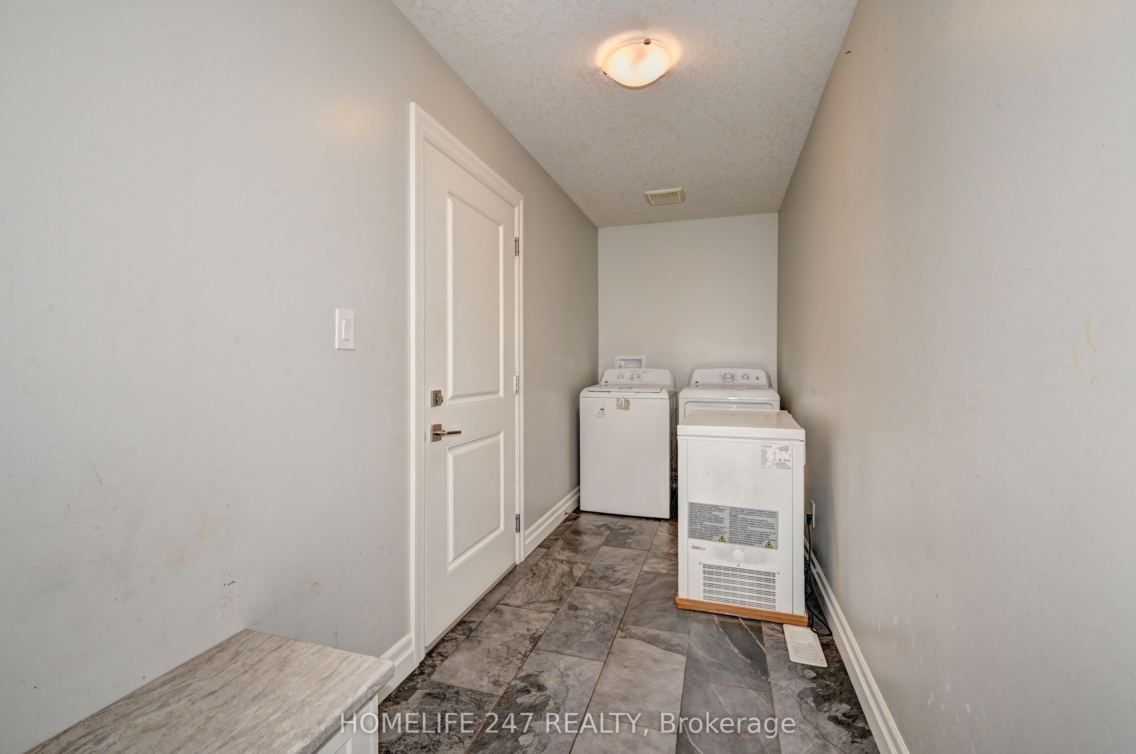 815 Binning Street W Property Photo 9