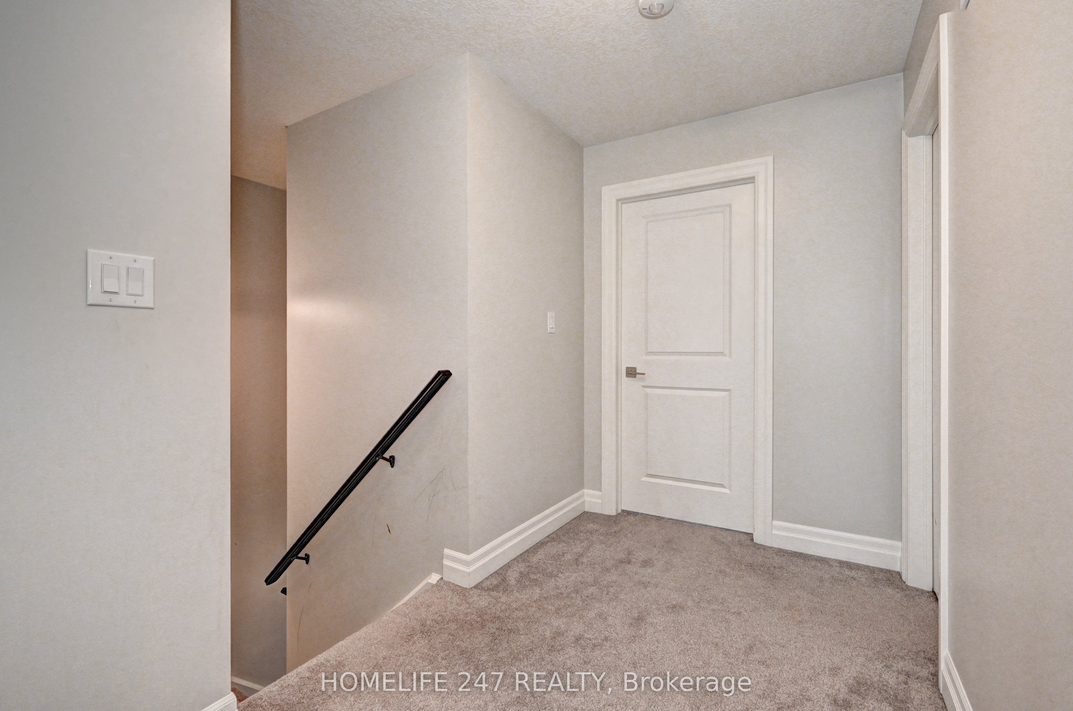 815 Binning Street W Property Photo 14