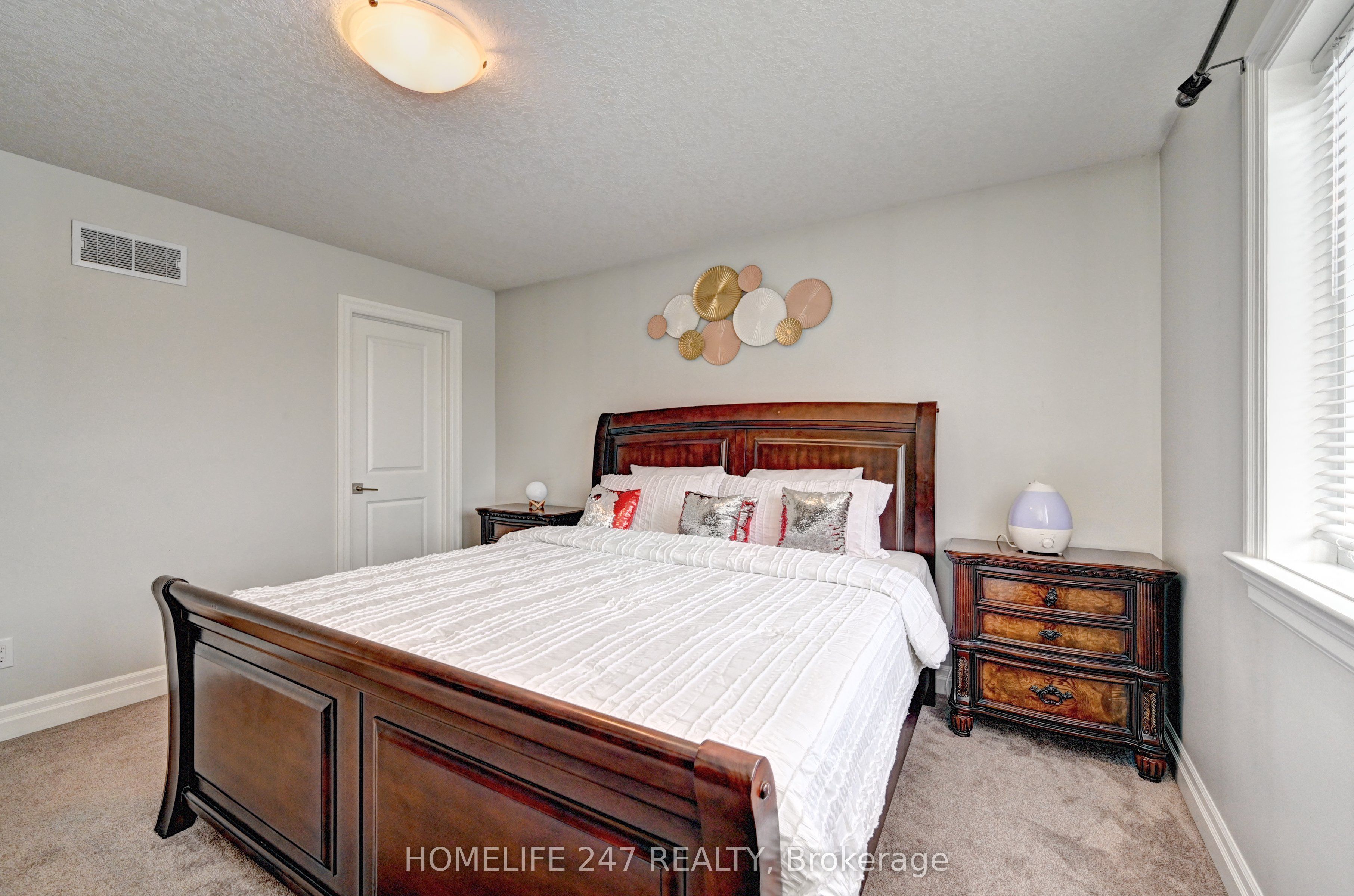 815 Binning Street W Property Photo 16