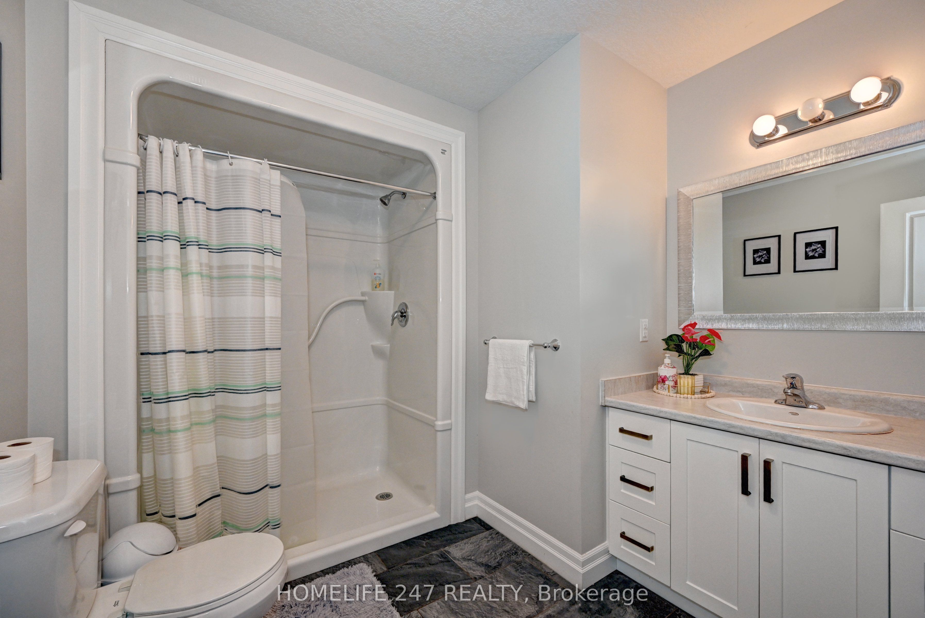 815 Binning Street W Property Photo 17
